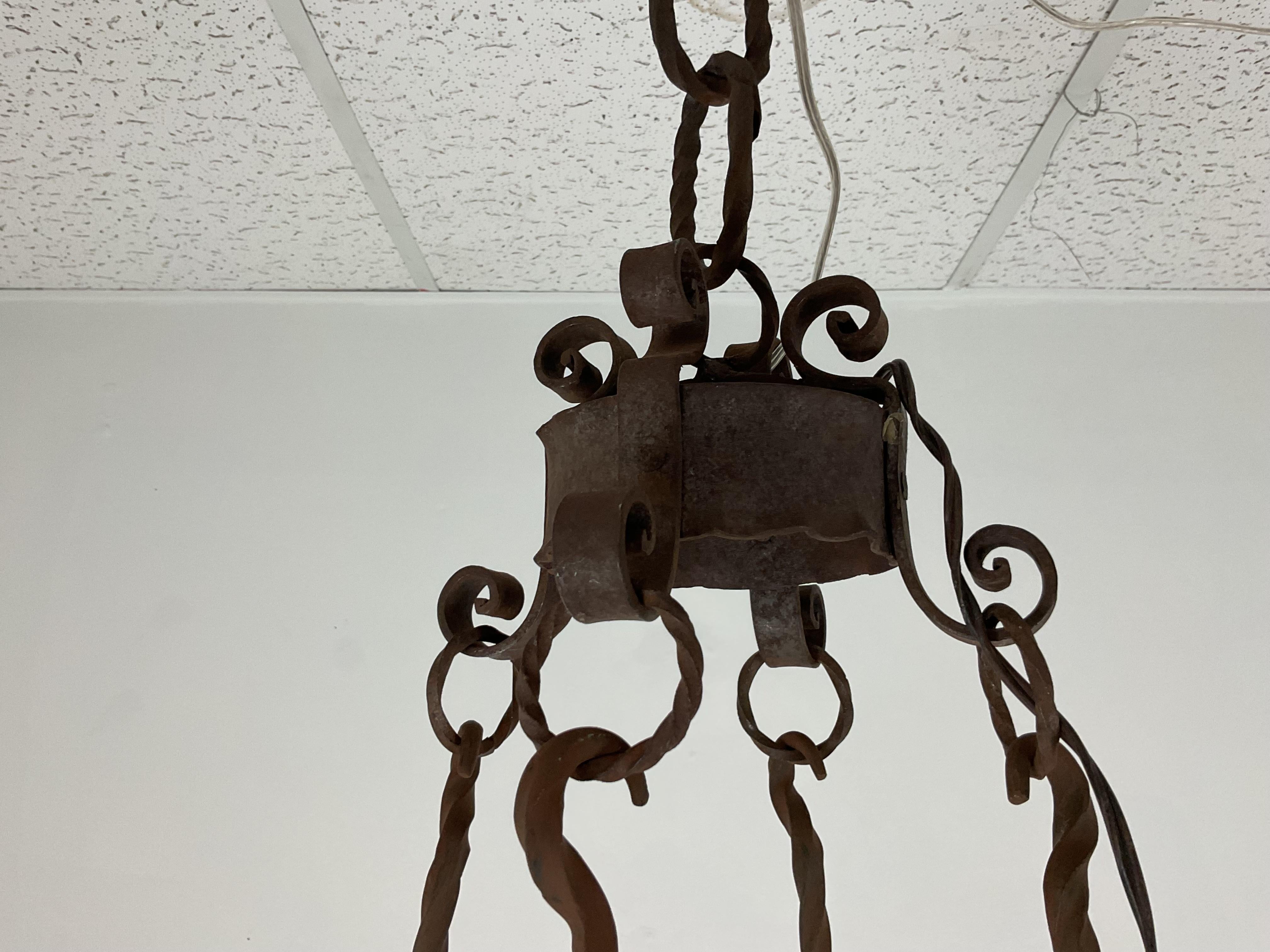 Lampadario a forma di drago in ferro forgiato in vendita 1