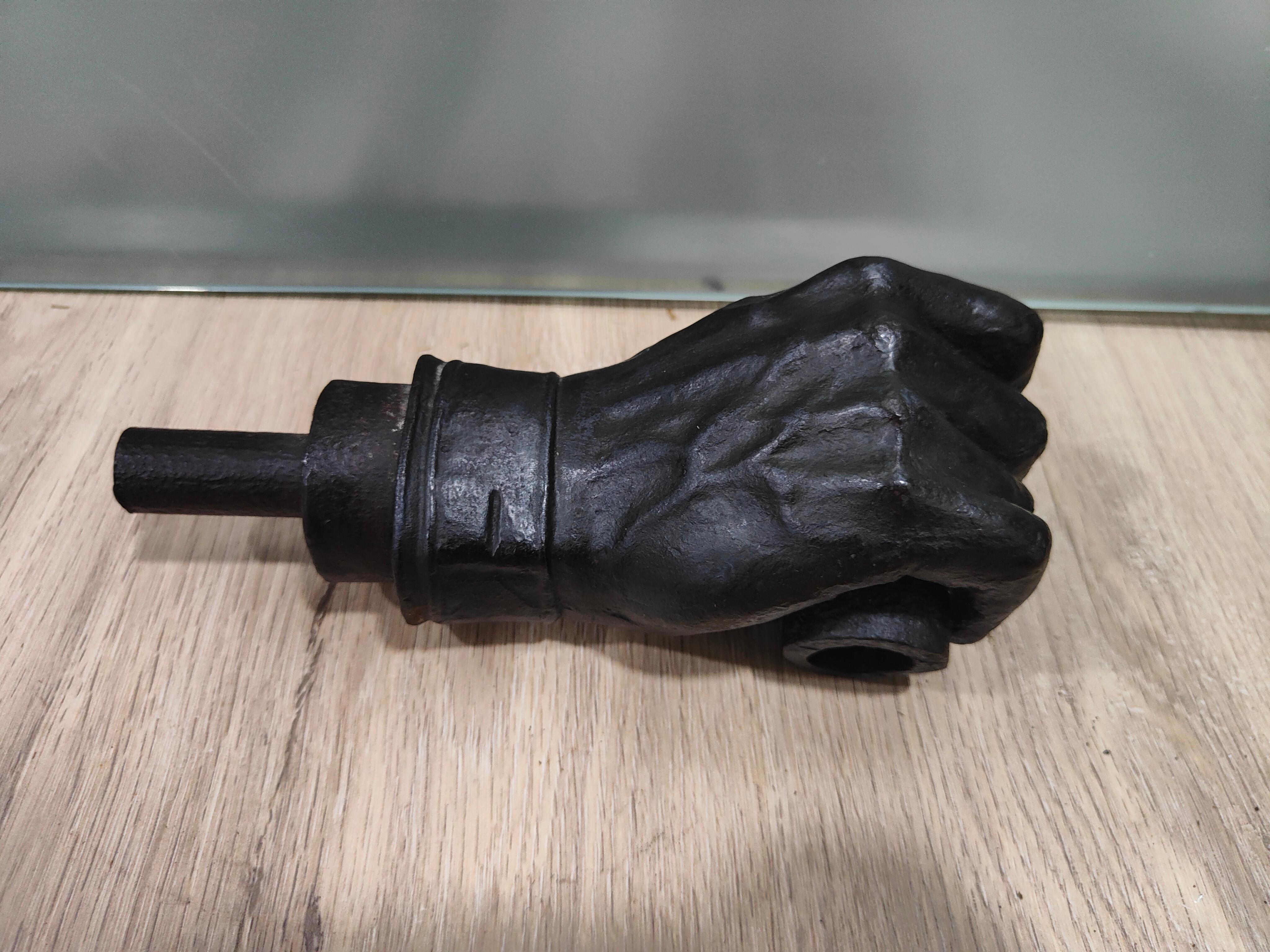 Handskulptur aus geschmiedetem Eisen – elegantes, handgefertigtes, handgefertigtes Stück in der Schmiede von Mas im Angebot 5