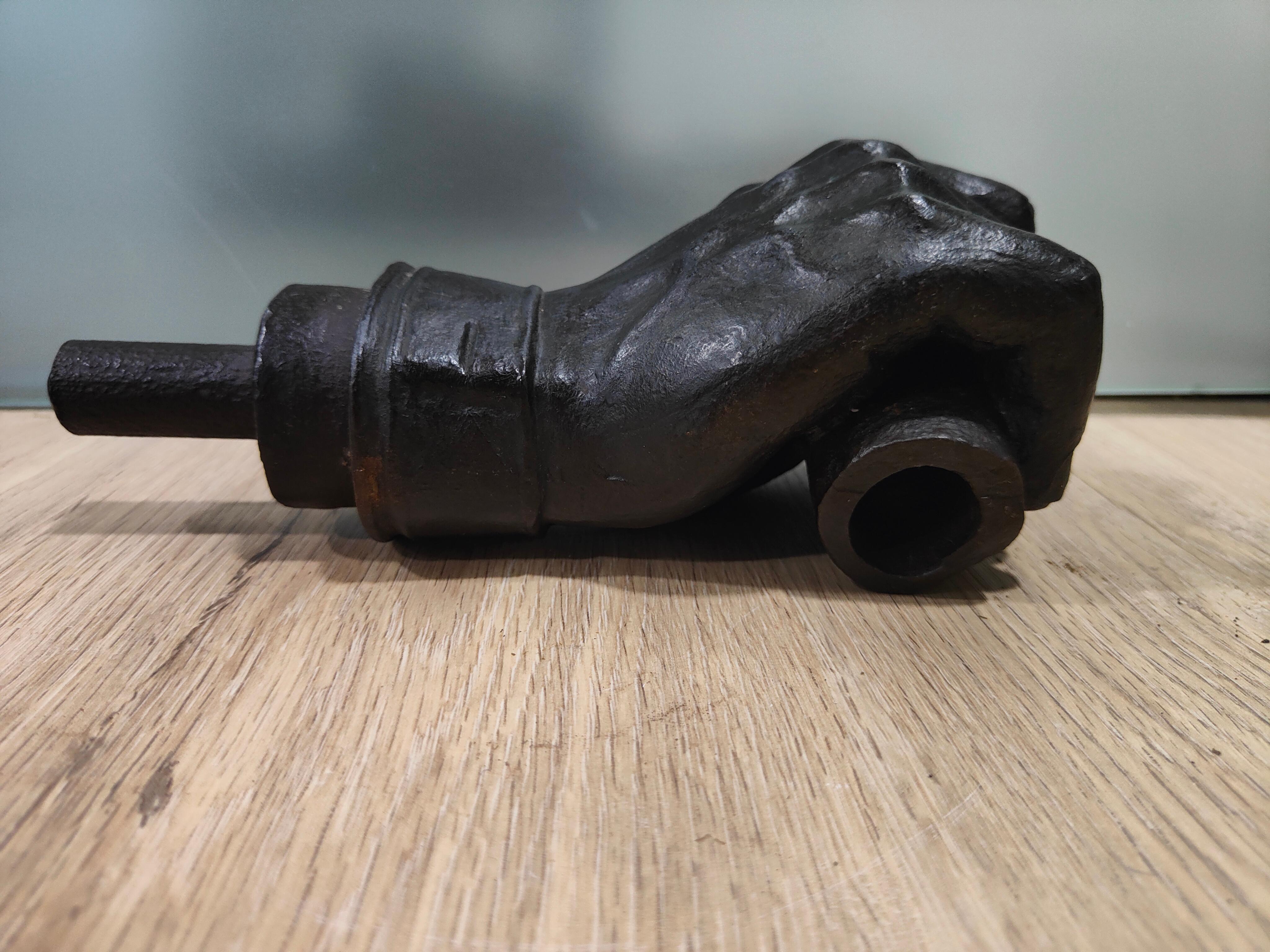 Handskulptur aus geschmiedetem Eisen – elegantes, handgefertigtes, handgefertigtes Stück in der Schmiede von Mas im Angebot 7