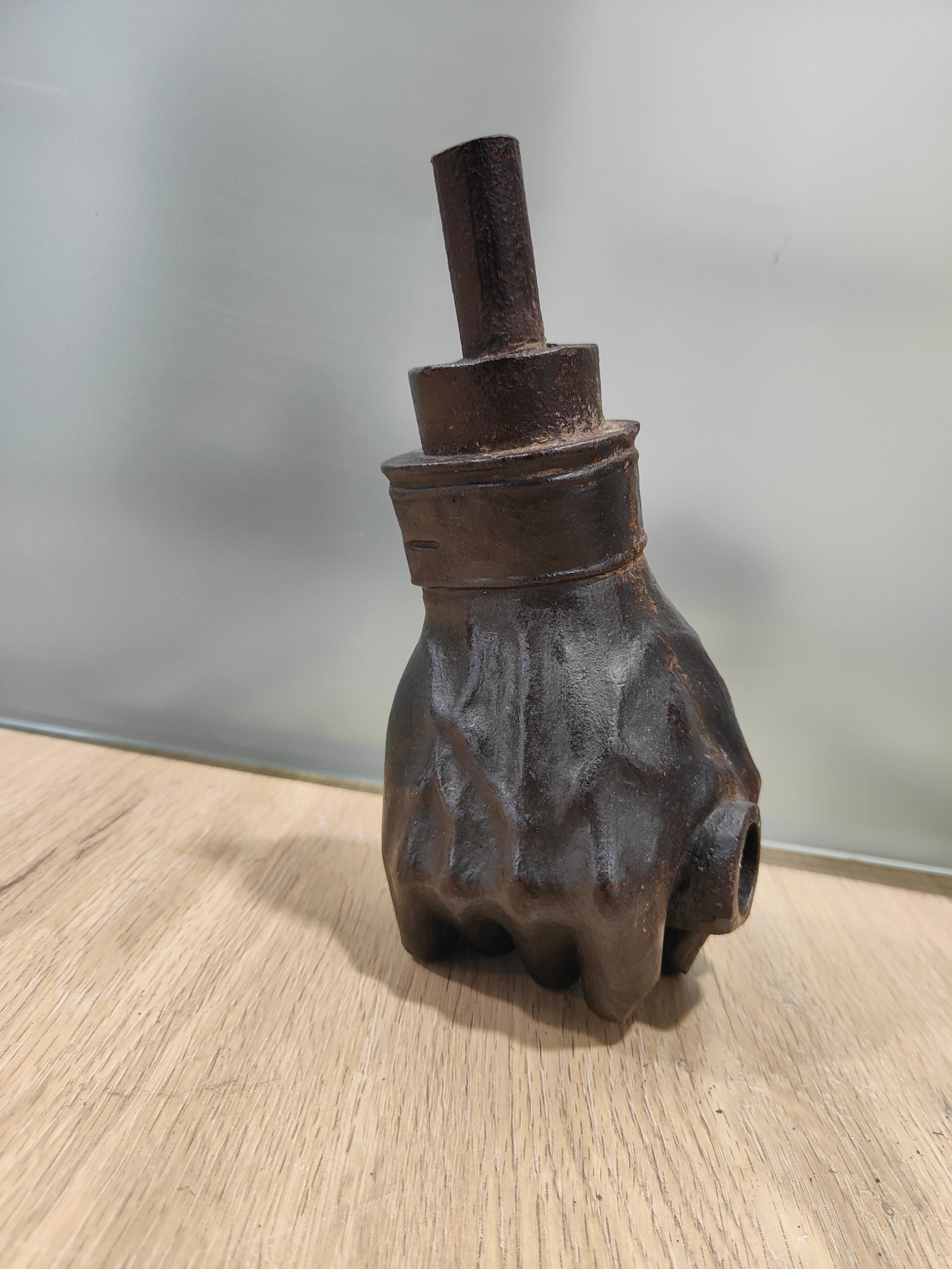 Handskulptur aus geschmiedetem Eisen – elegantes, handgefertigtes, handgefertigtes Stück in der Schmiede von Mas im Angebot 8