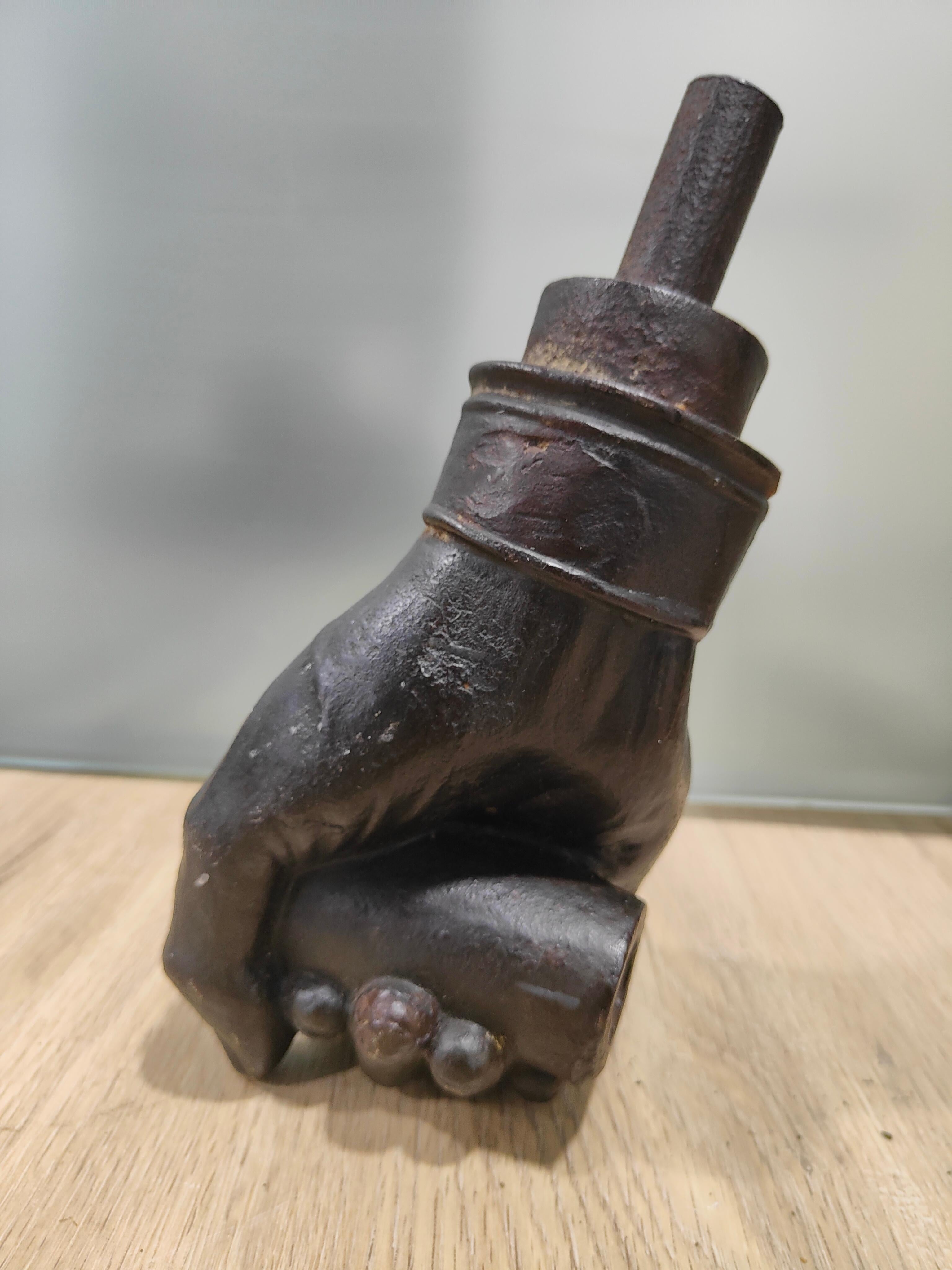 Handskulptur aus geschmiedetem Eisen – elegantes, handgefertigtes, handgefertigtes Stück in der Schmiede von Mas im Angebot 9