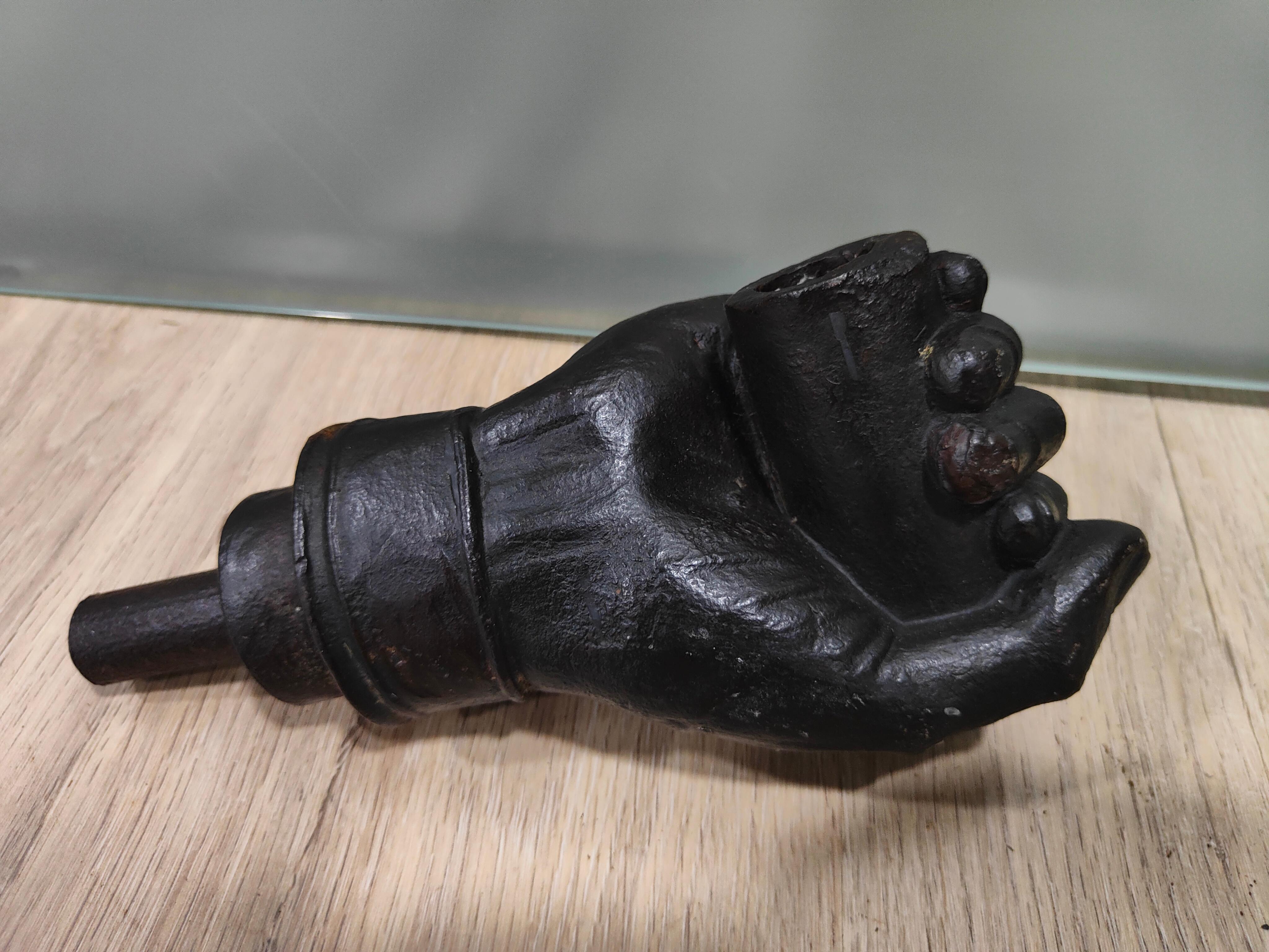 Handskulptur aus geschmiedetem Eisen – elegantes, handgefertigtes, handgefertigtes Stück in der Schmiede von Mas im Angebot 10