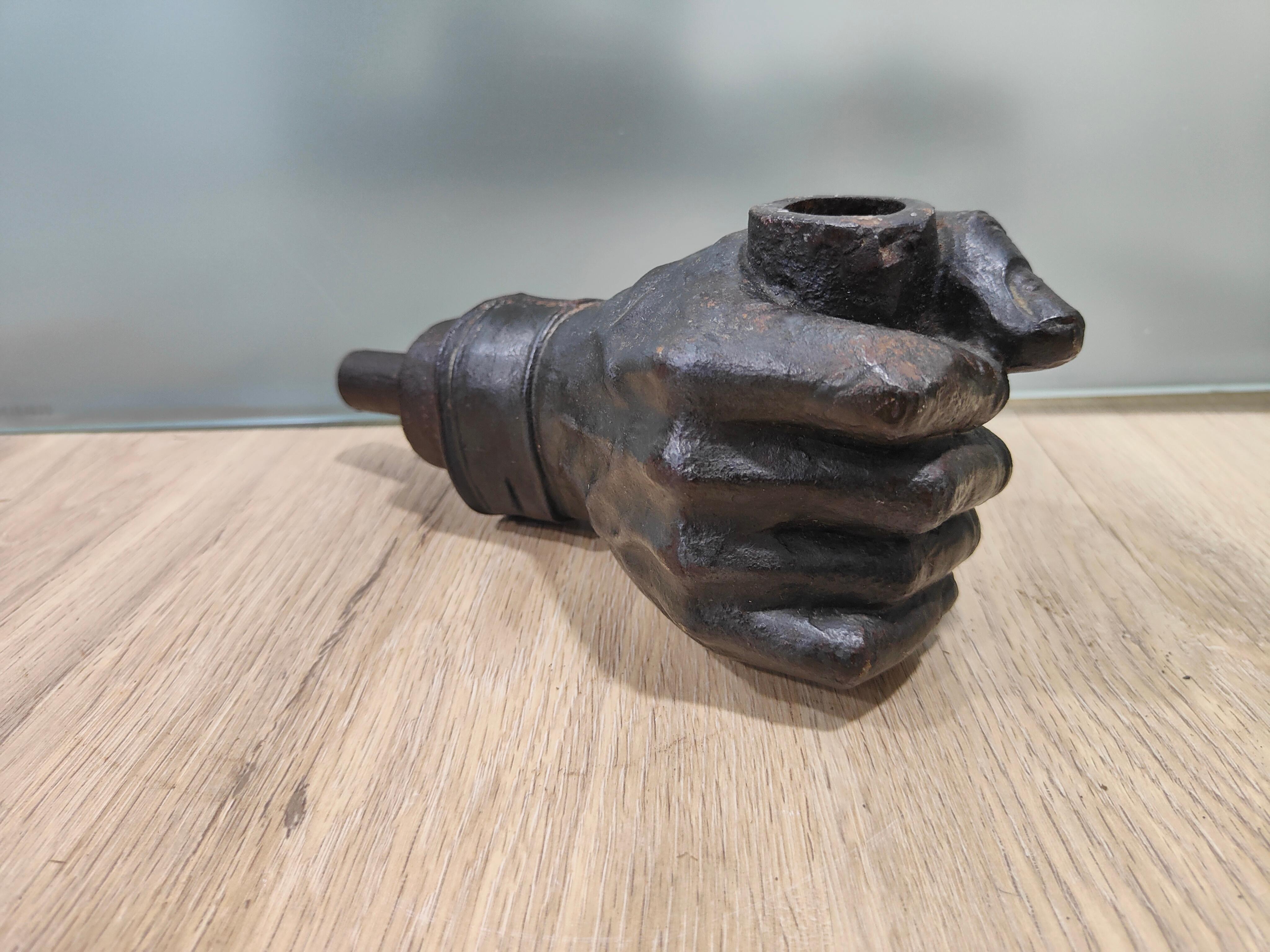 Handskulptur aus geschmiedetem Eisen – elegantes, handgefertigtes, handgefertigtes Stück in der Schmiede von Mas im Angebot 11