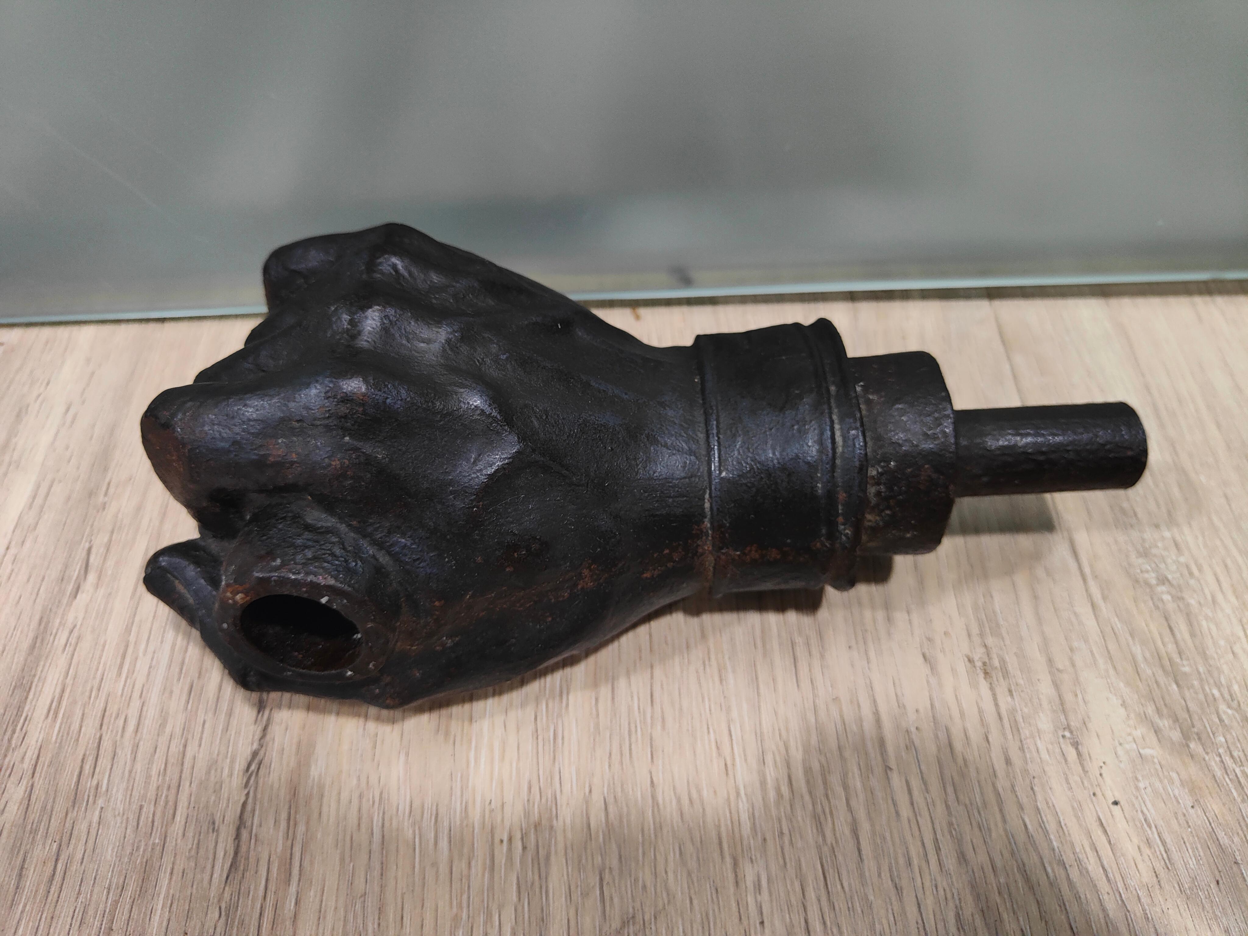 Handskulptur aus geschmiedetem Eisen – elegantes, handgefertigtes, handgefertigtes Stück in der Schmiede von Mas im Angebot 3