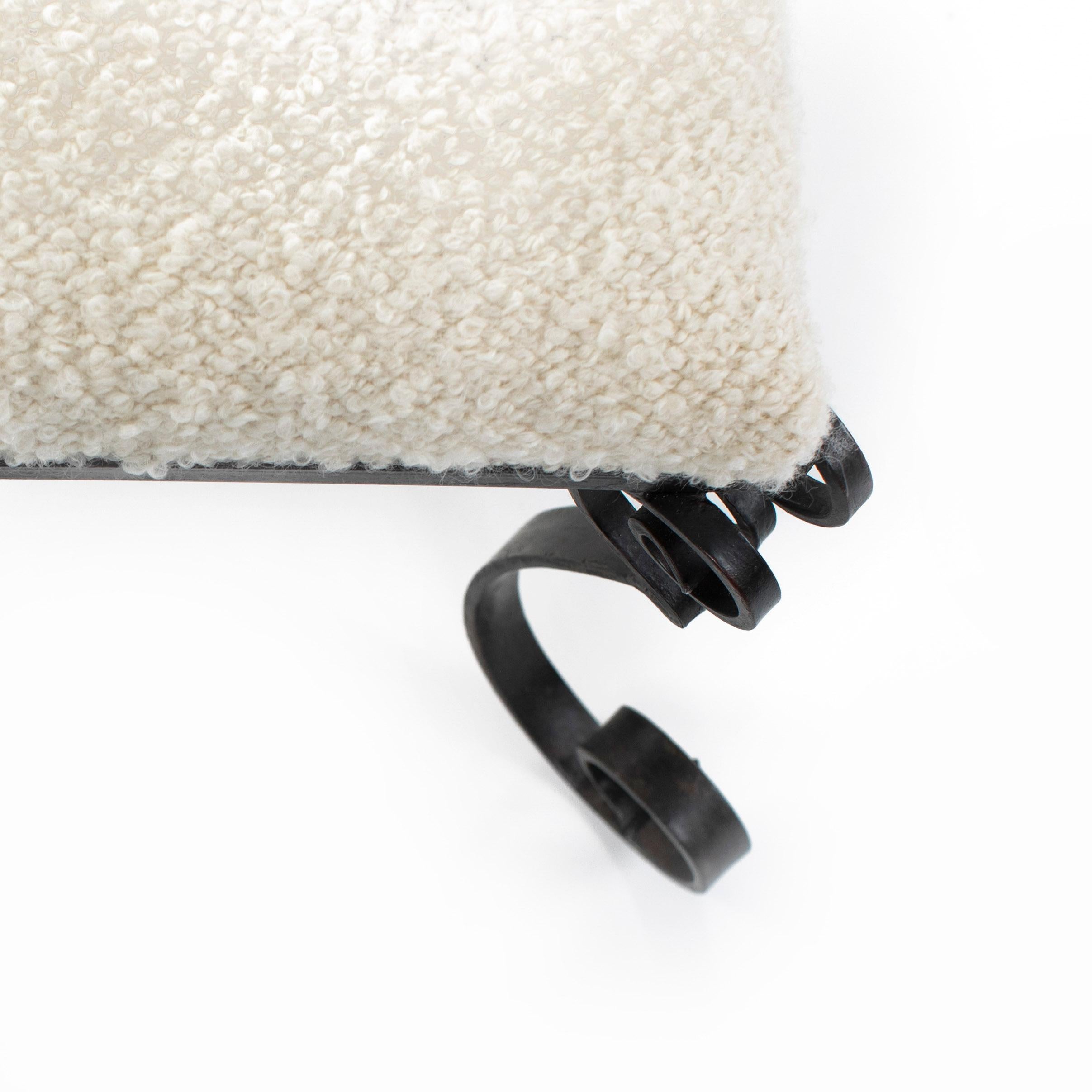 Panchina Art Déco in ferro forgiato con tessuto Bouclé bianco sporco Portogallo anni '20 in vendita 8