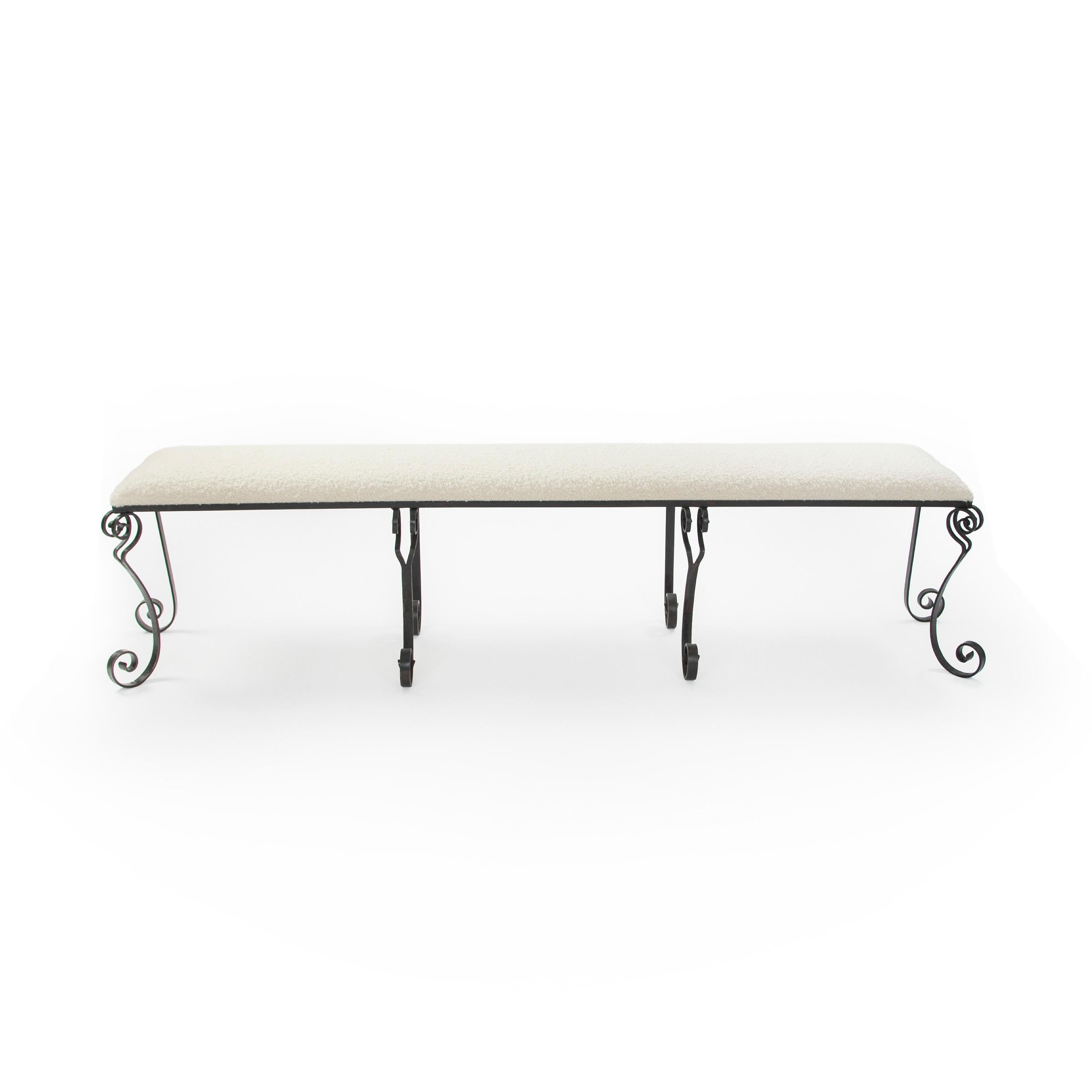 Panchina Art Déco in ferro forgiato con tessuto Bouclé bianco sporco Portogallo anni '20 In condizioni buone in vendita a Salzburg, AT