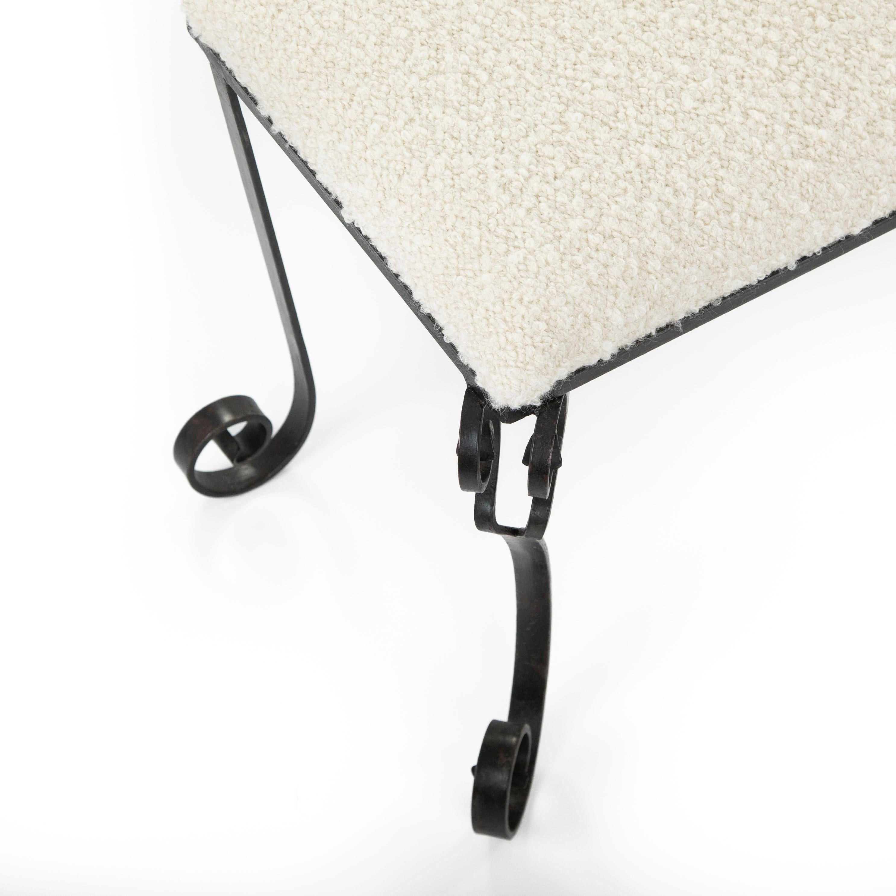 Panchina Art Déco in ferro forgiato con tessuto Bouclé bianco sporco Portogallo anni '20 in vendita 1