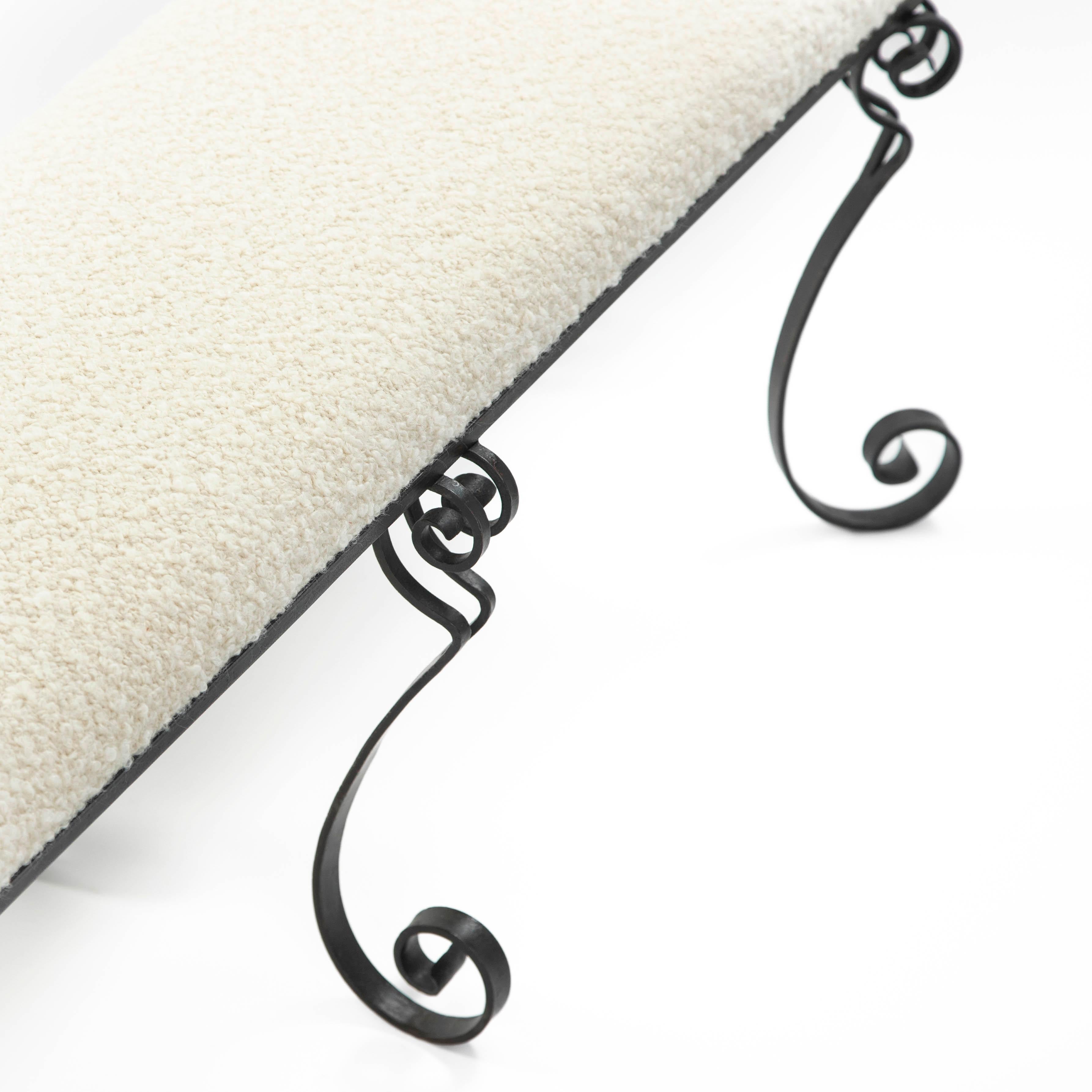 Panchina Art Déco in ferro forgiato con tessuto Bouclé bianco sporco Portogallo anni '20 in vendita 2