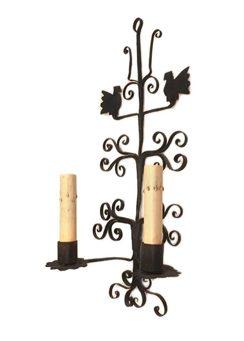 Pair of 1940s Italian wrought iron double light sconces with original finish, depicting 2 birds.

Measurements:
Height 16?
Width 8?
Depth 4?.
