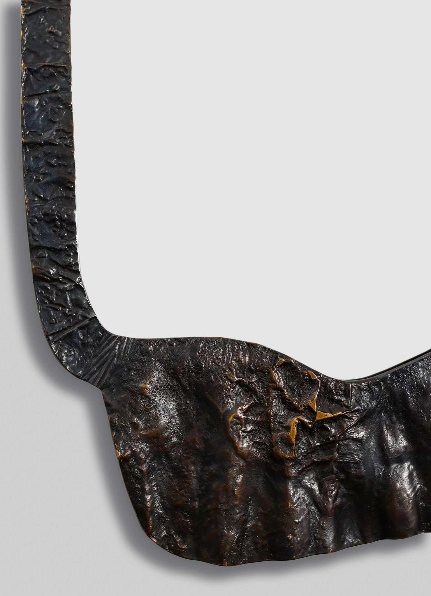 XXI secolo e contemporaneo Specchio forgiato in ottone, Viya di Vikram Goyal in vendita