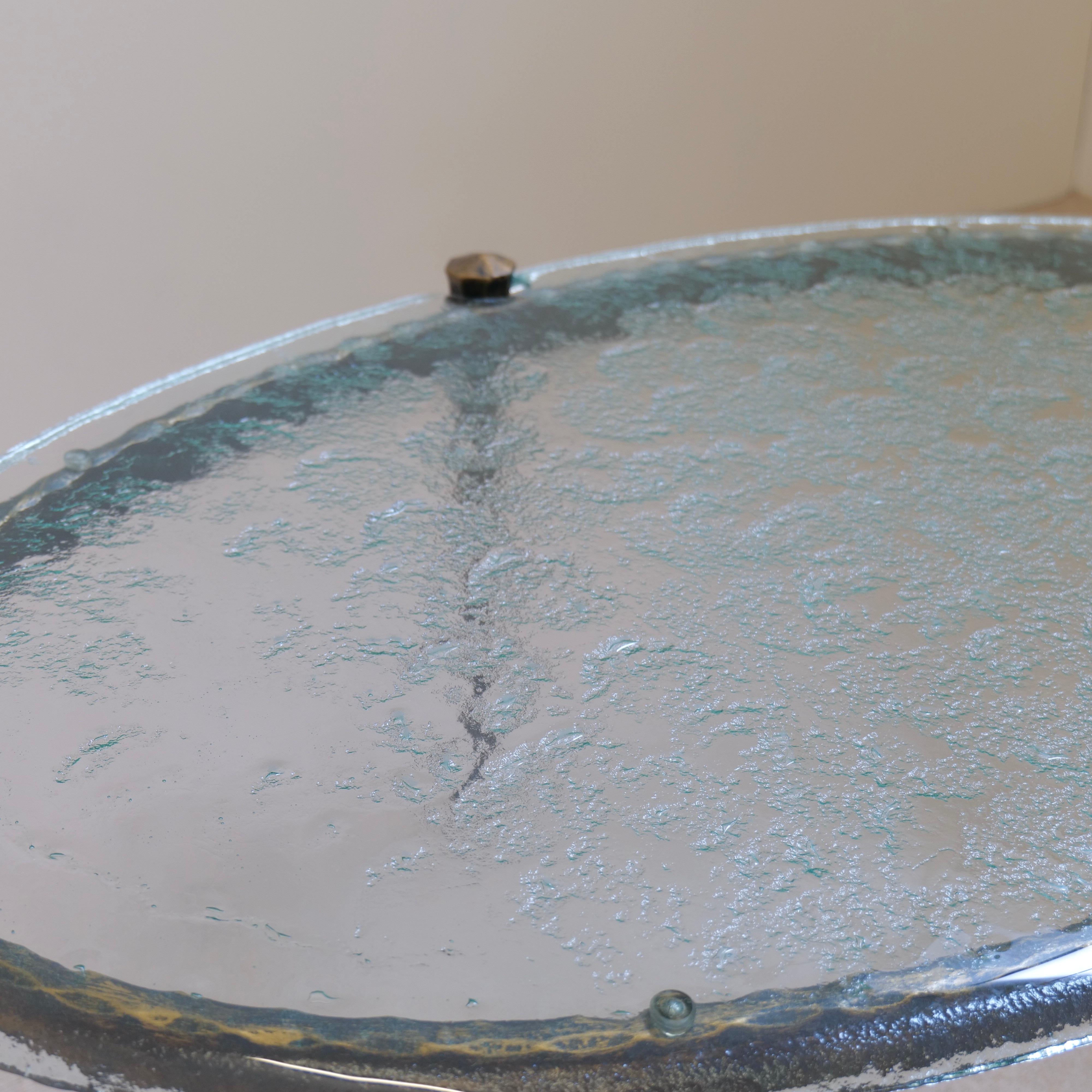 geschmiedeter ovaler Couchtisch mit blauem Aquamarin-Glas - Lothar Klute zugeschrieben (Geschmiedet) im Angebot
