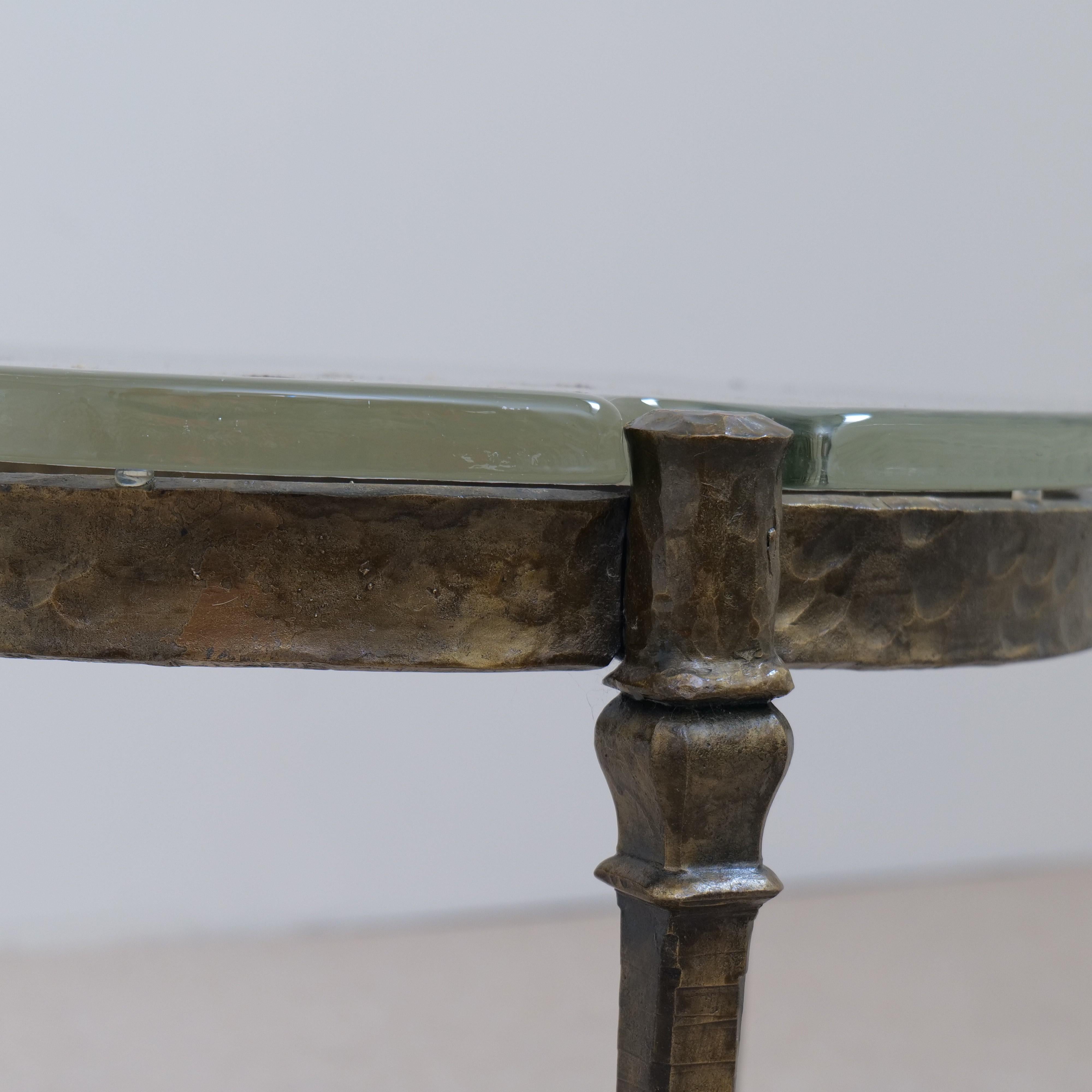 - seltener kleiner quadratischer Couchtisch, zugeschrieben Lothar Klute
- geschmiedeter Tisch mit Gussglas
- perfekter Zustand mit schöner Patina


57 cm x 49 cm