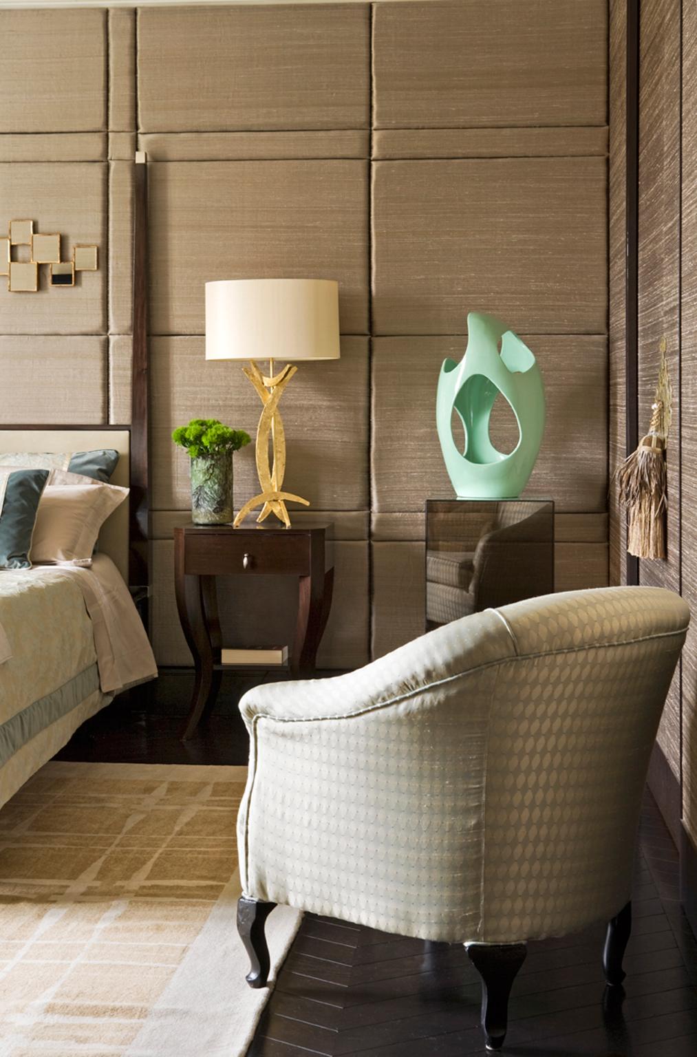 Pair Forged Steel in Bright Gold Finish Table Lamps with Oval Silk Lamp Shades In New Condition For Sale In Brescia, IT