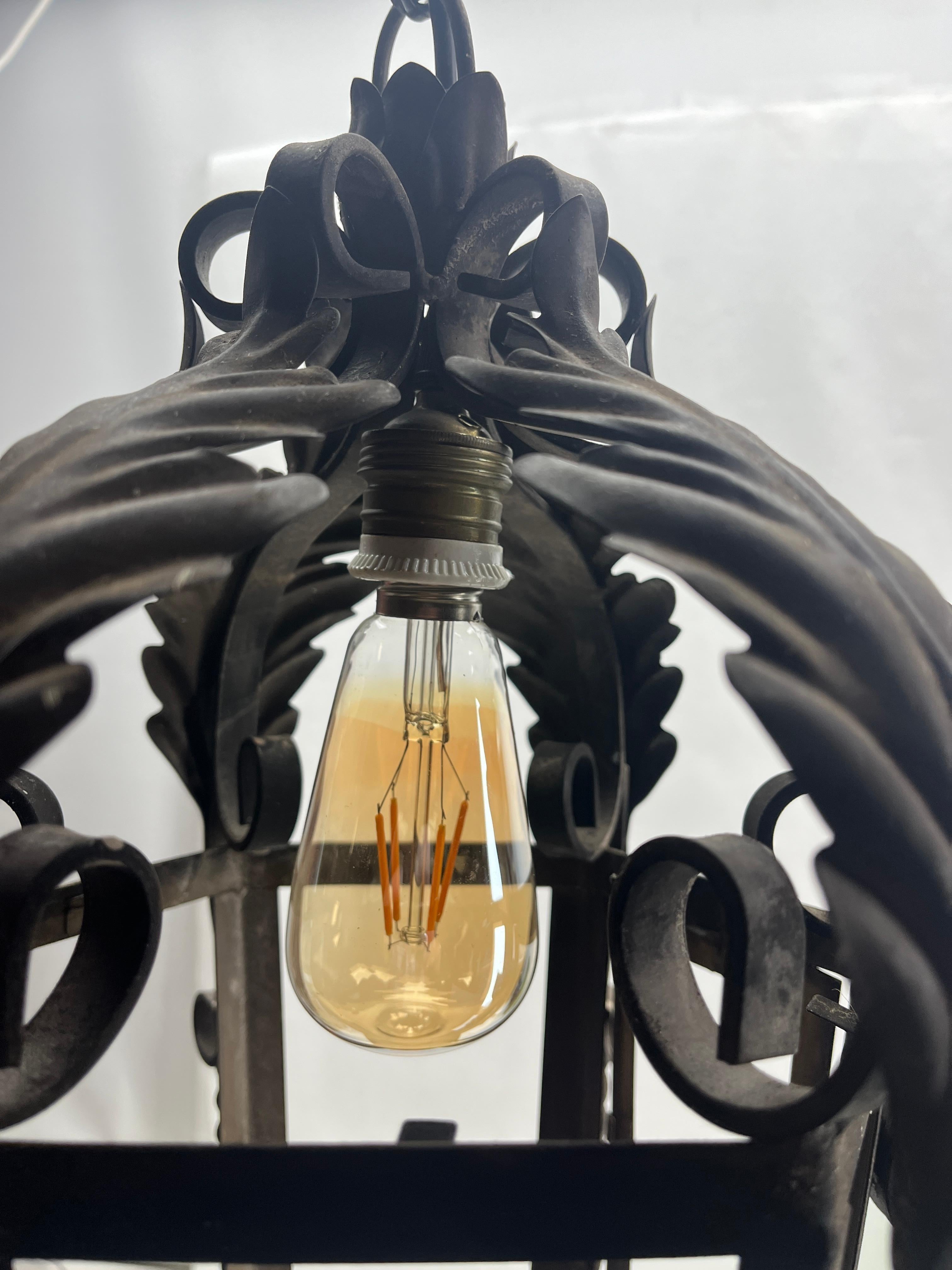 Lampada a sospensione in vetro trasparente con lampadina o con candela in vendita 4