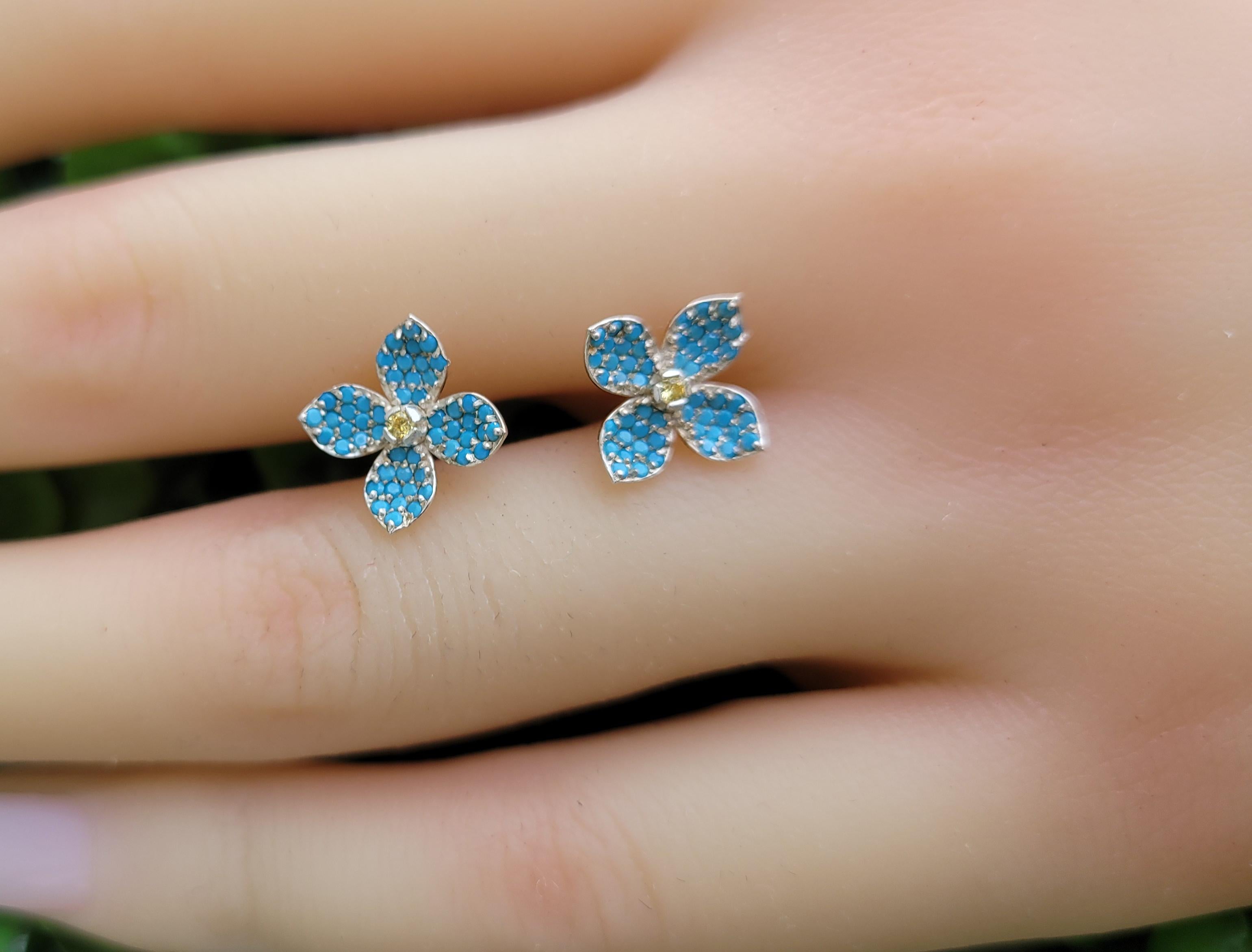 Orecchini a perno con nodo Forget me knot in oro 14k in vendita 1