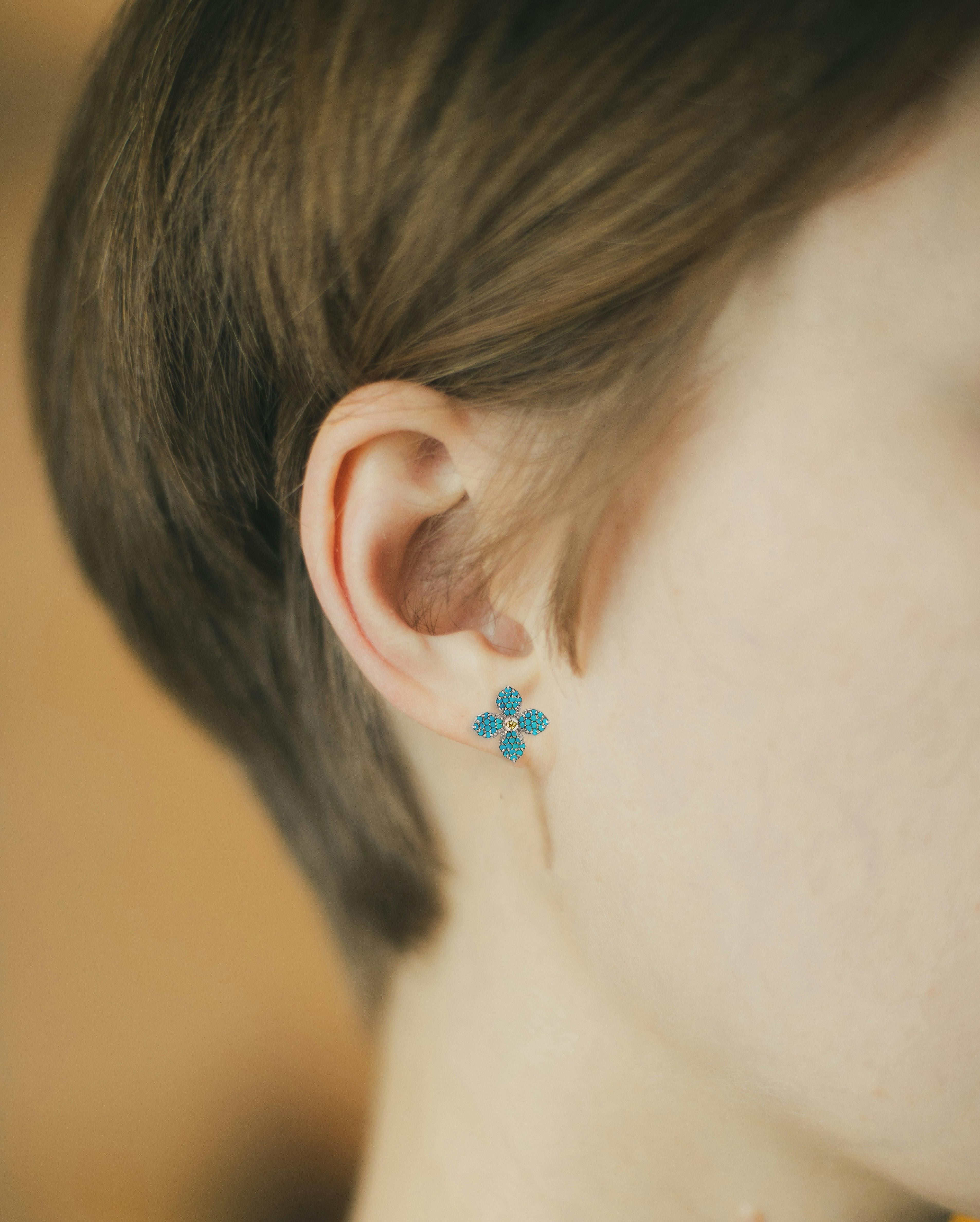 Orecchini a perno con nodo Forget me knot in oro 14k in vendita 2