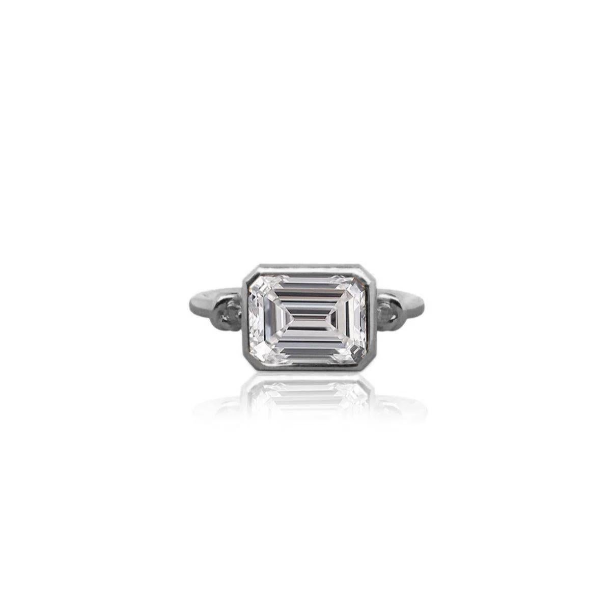 For Sale:  Forget Me Knot Emerald Cut Diamond 0.80ct ring with knots in 18ct Gold 4