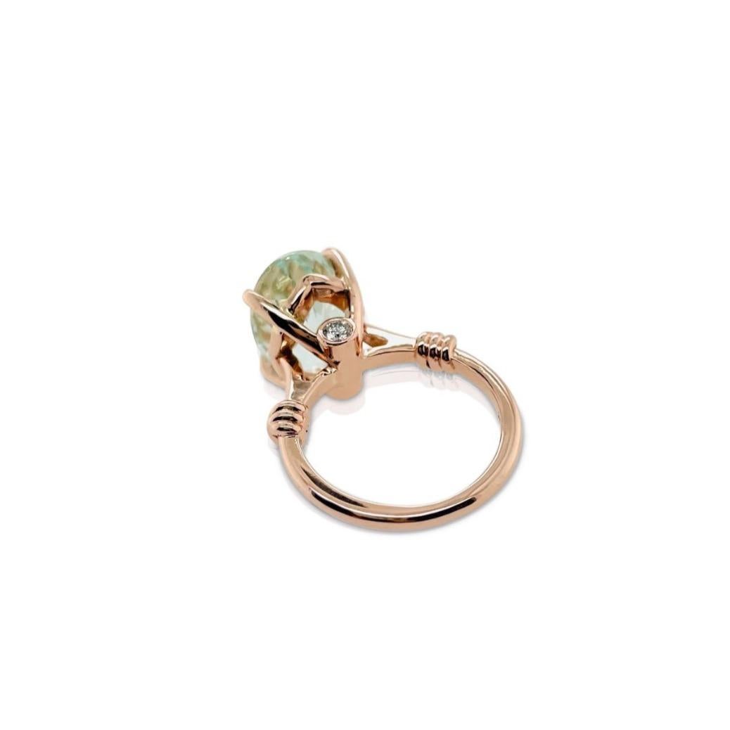 For Sale:  Forget Me Knot Oval Cut Emerald Ring 1 Carat in 18 Carat Yellow Gold 2