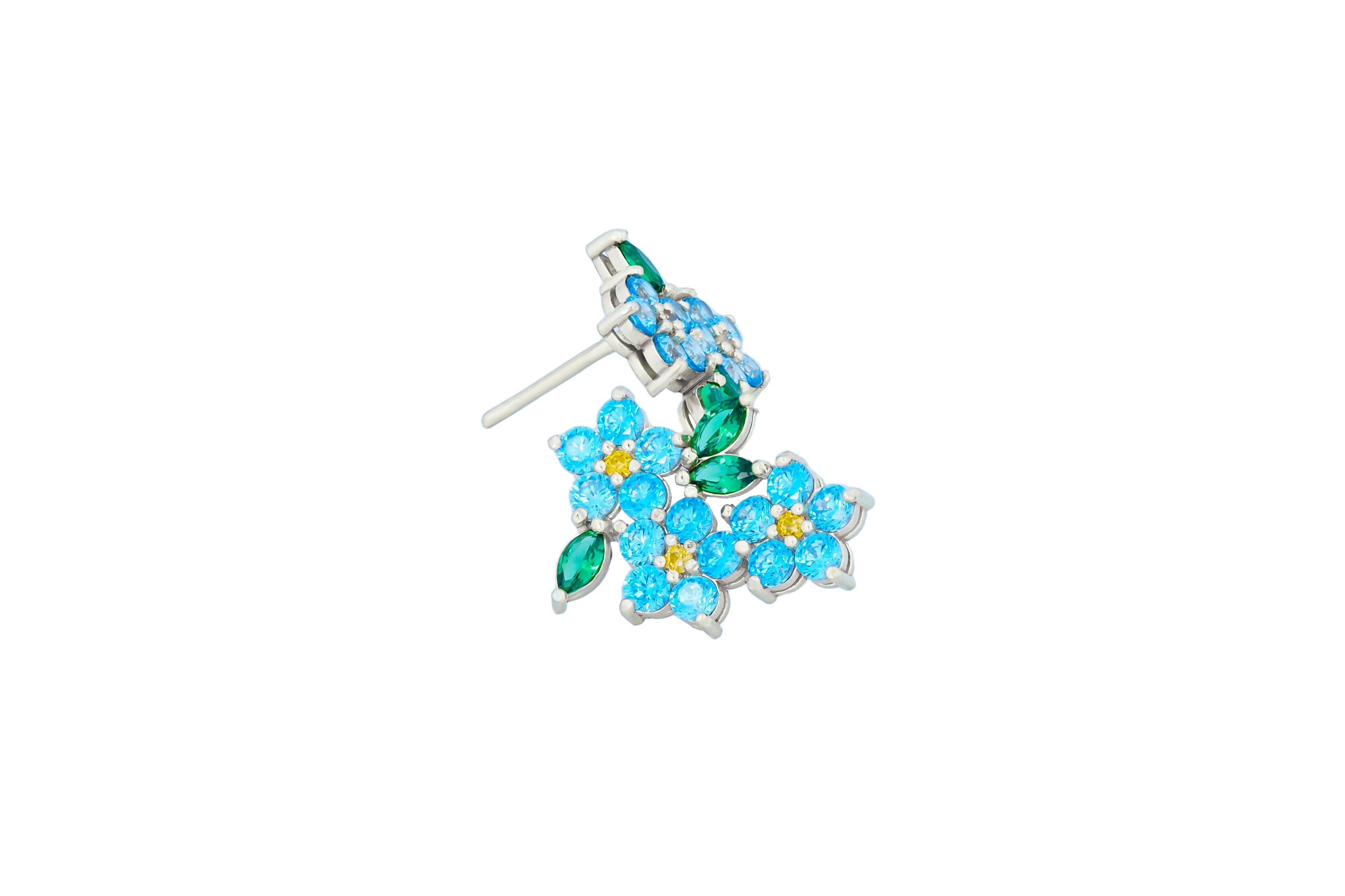 Forget me know flower earrings studs in 14k gold In New Condition For Sale In Istanbul, TR