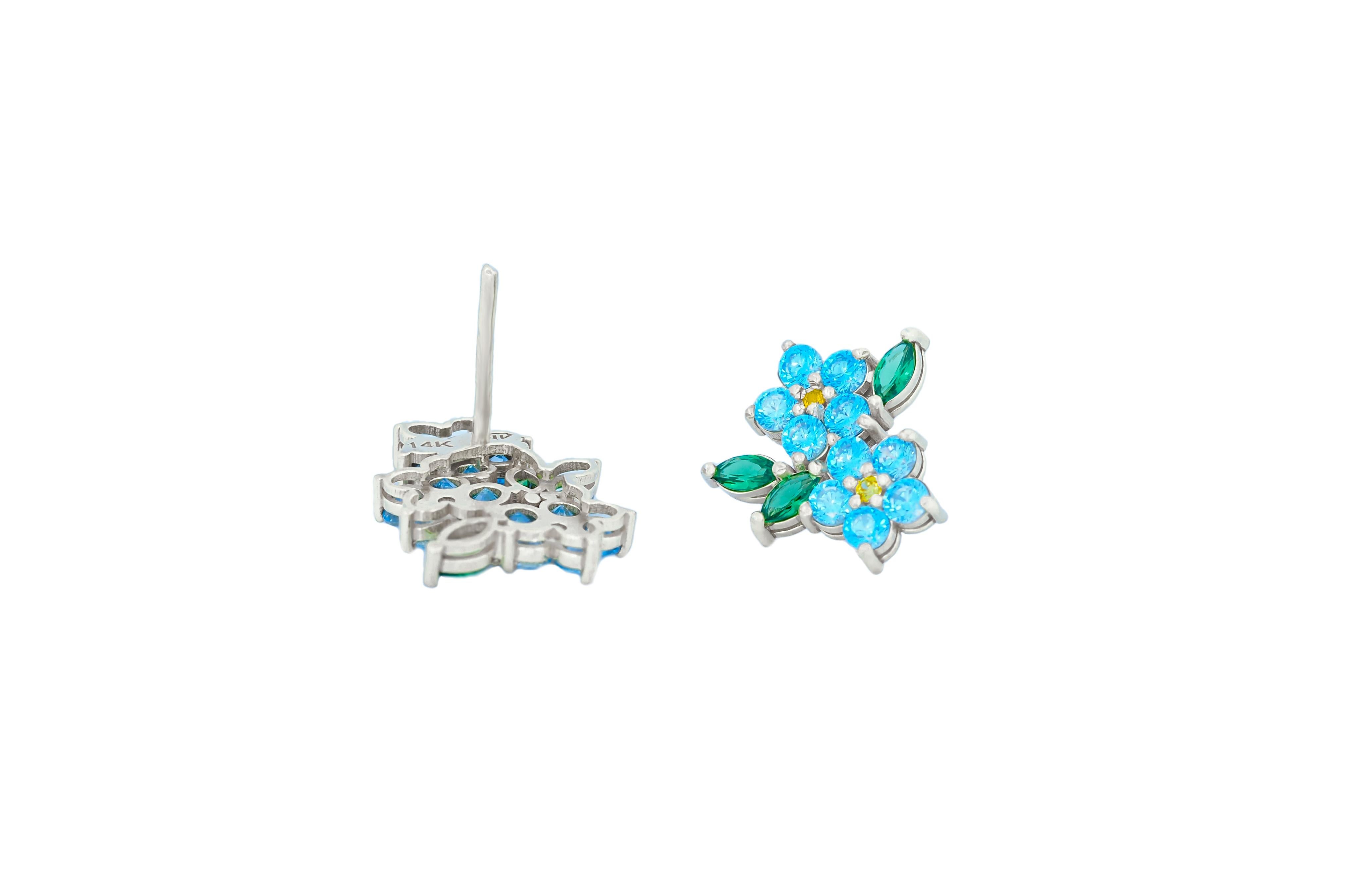 Women's Forget me know flower earrings studs in 14k gold For Sale