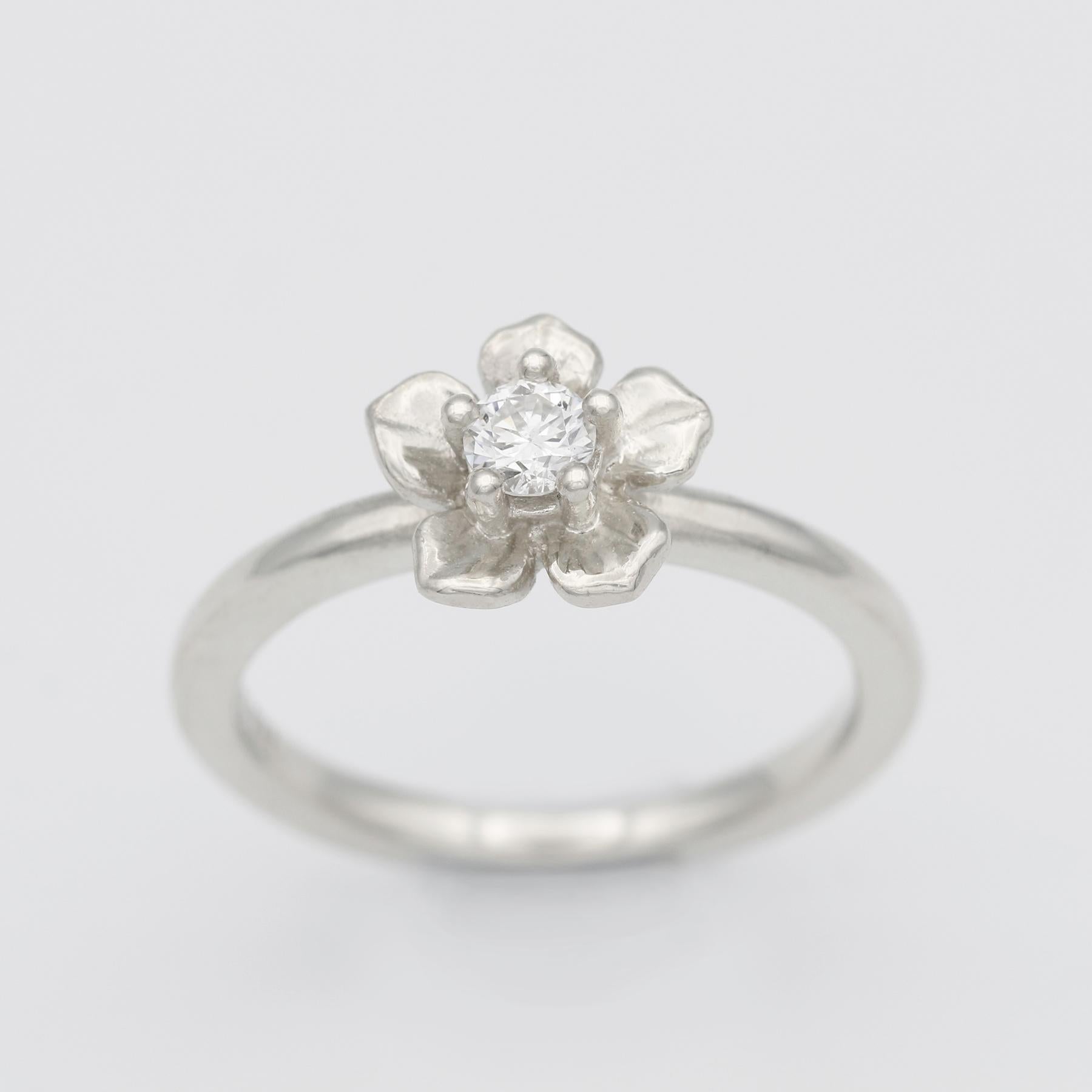 For Sale:  Forget Me Not Ring / 9ct White Gold, Diamond 4