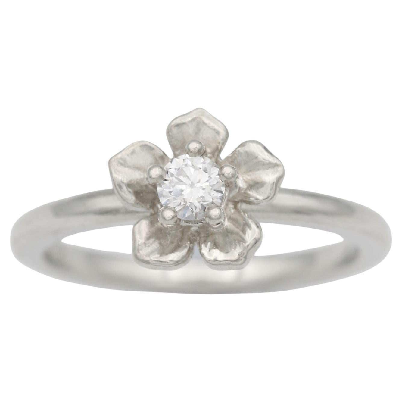 Im Angebot: Forget Me Not Ring / 9 Karat Weißgold, Diamant ()