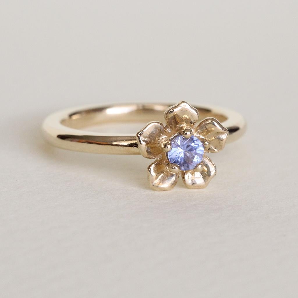 For Sale:  Forget Me Not Ring/ 9ct Yellow Gold, Ceylon Sapphire 3