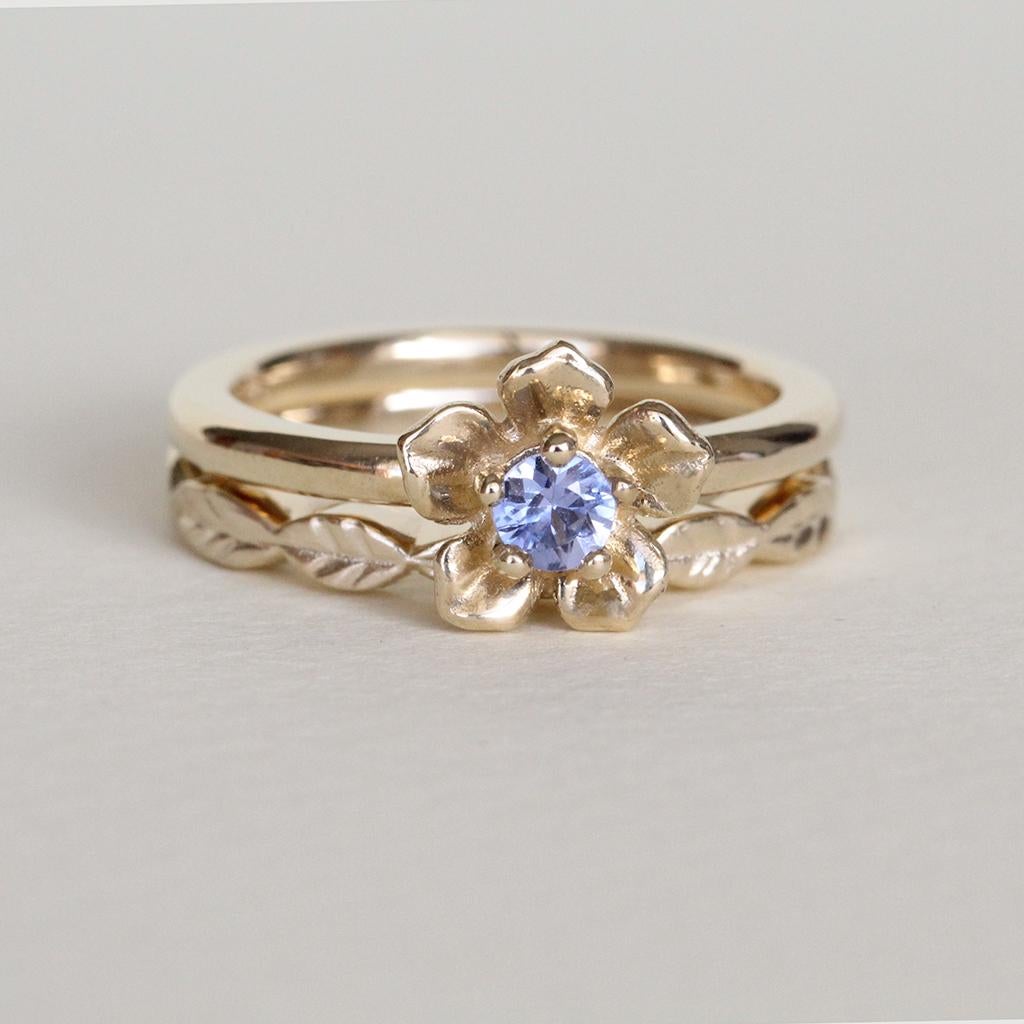 For Sale:  Forget Me Not Ring/ 9ct Yellow Gold, Ceylon Sapphire 6