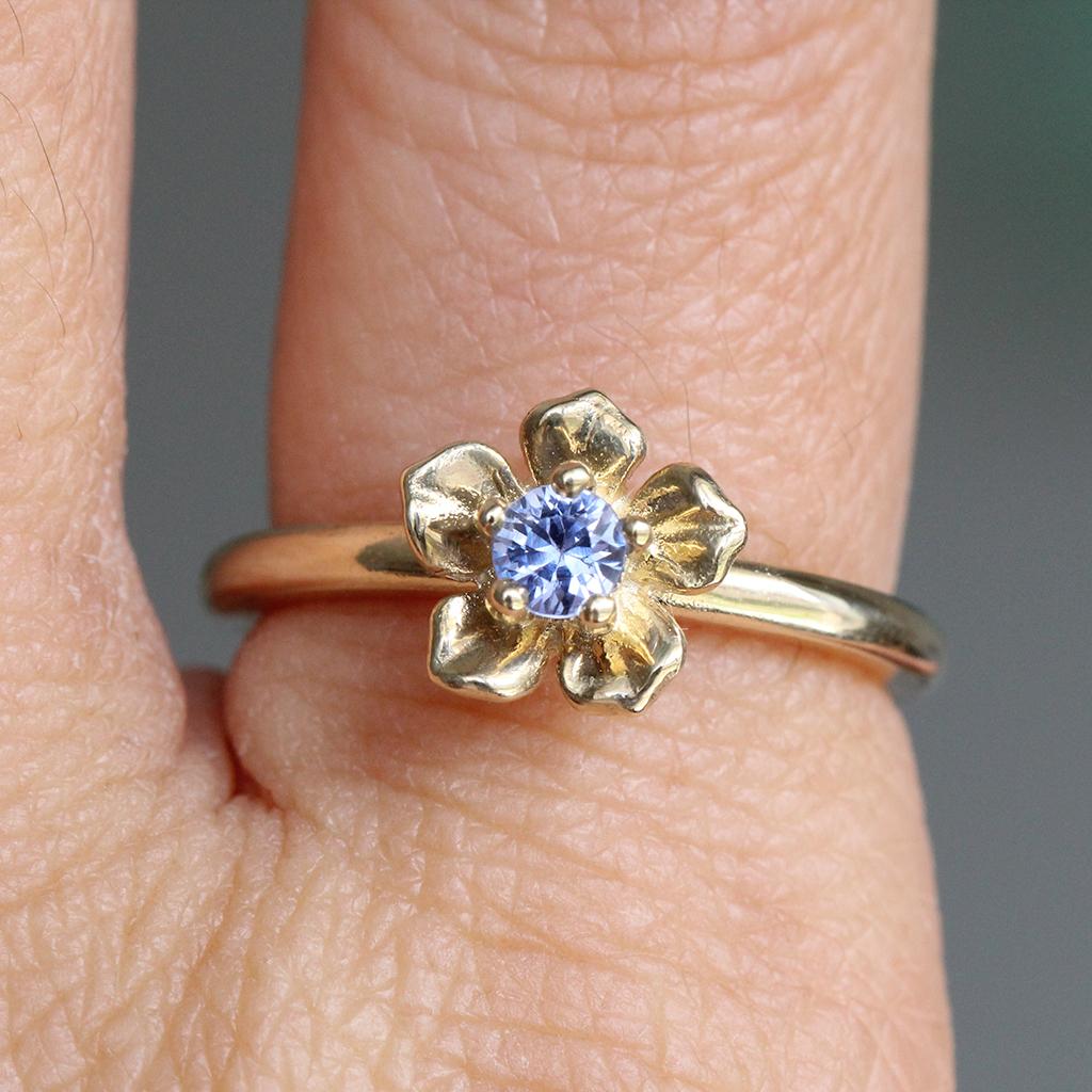 For Sale:  Forget Me Not Ring/ 9ct Yellow Gold, Ceylon Sapphire 7