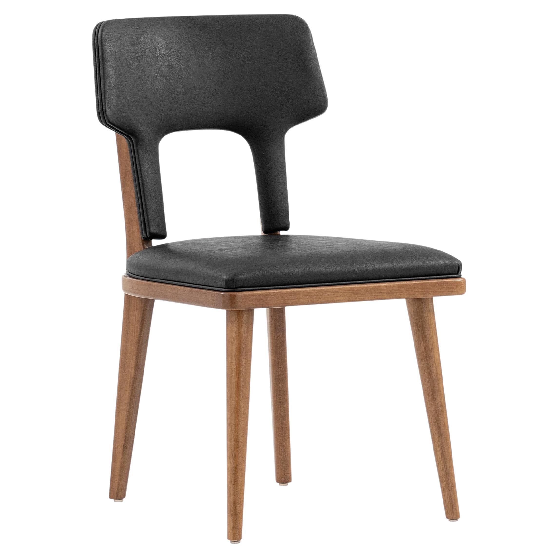 The Fork dining chair has been made by our Uultis team with black fabric and an oak wood Uultis finish for the legs. Our amazing team at Uultis has thought of every little detail so this dining chair is perfect and comfortable as well as traditional