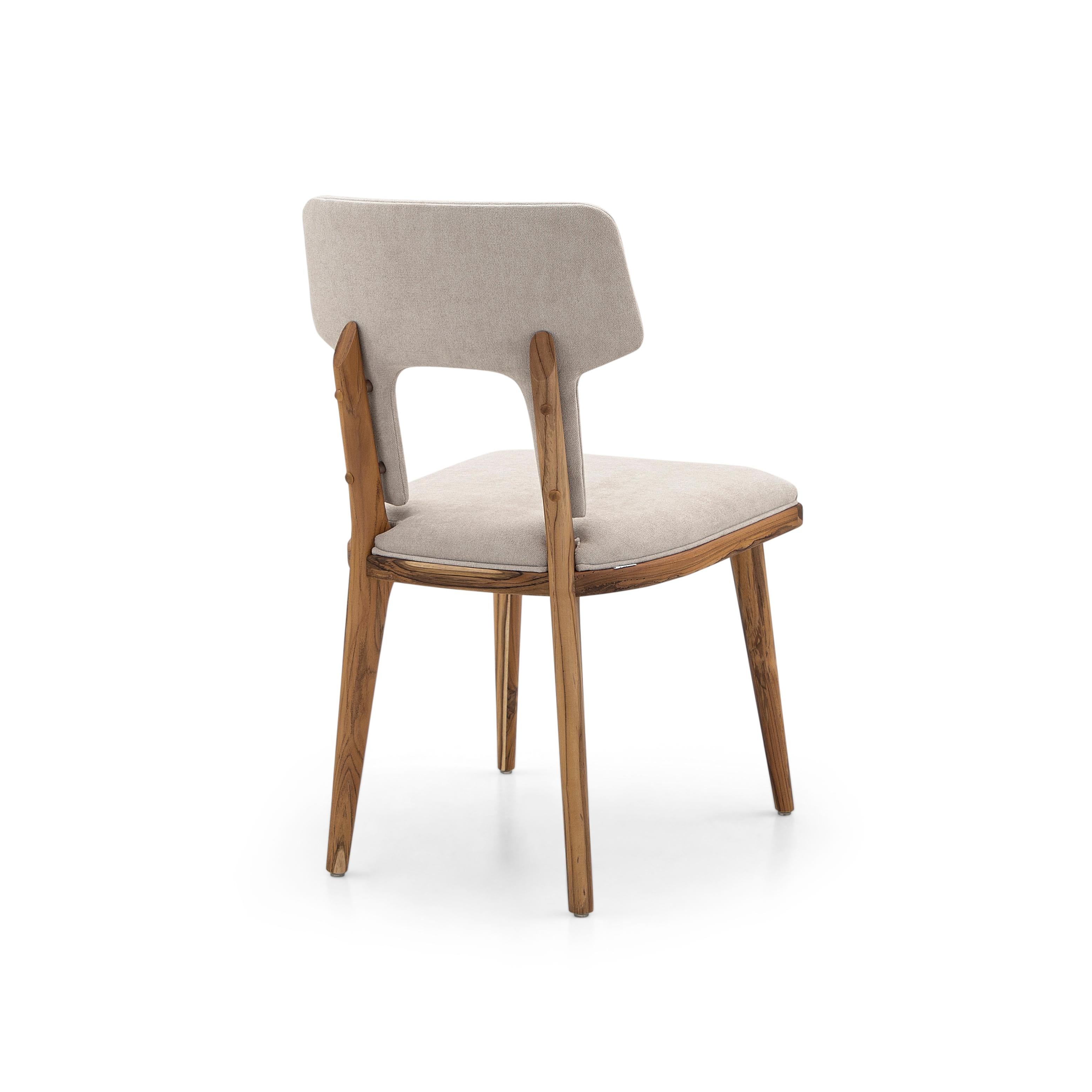 Brasiliano Coppia di sedie da pranzo in teak personalizzabili con rivestimento beige chiaro - Fork Line in vendita