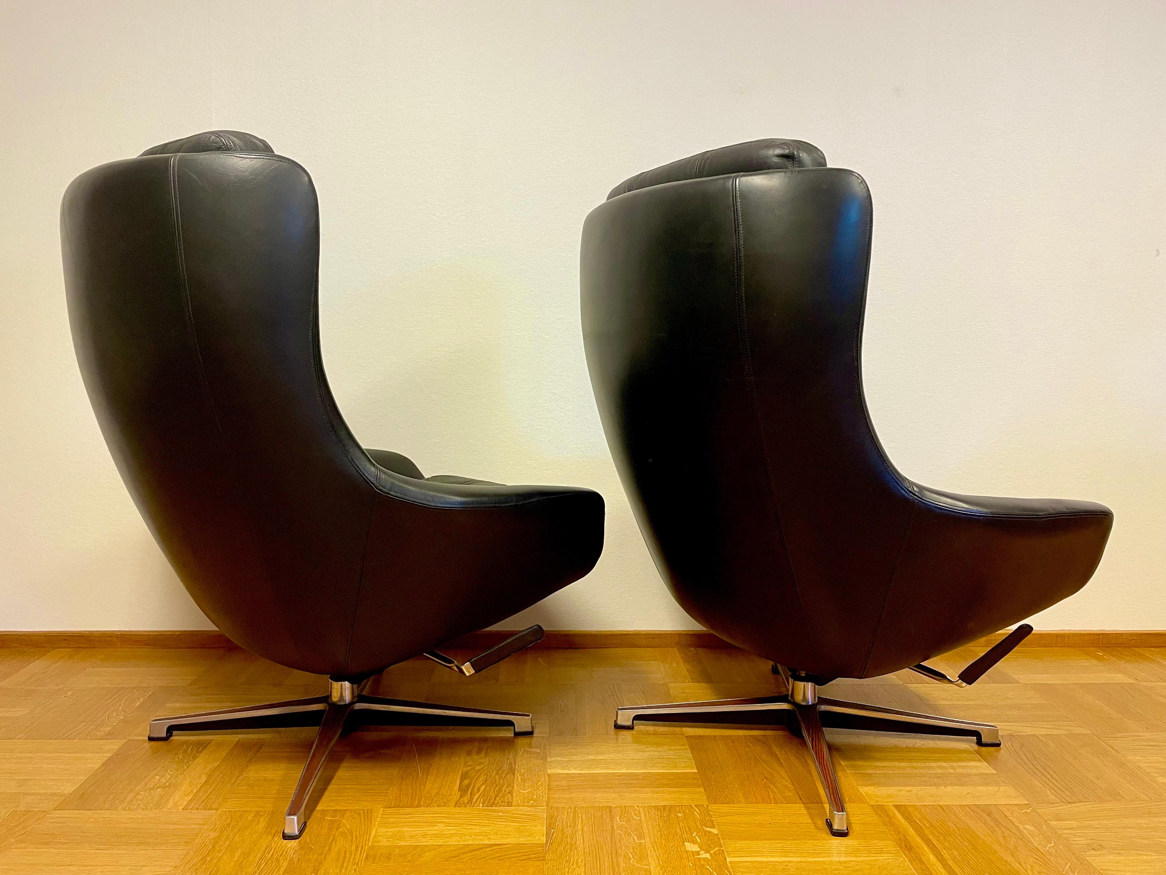 Hand-Crafted “Form 7” Swivel Chair in leather by Alf Svensson and Yngvar Sandström for Dux For Sale