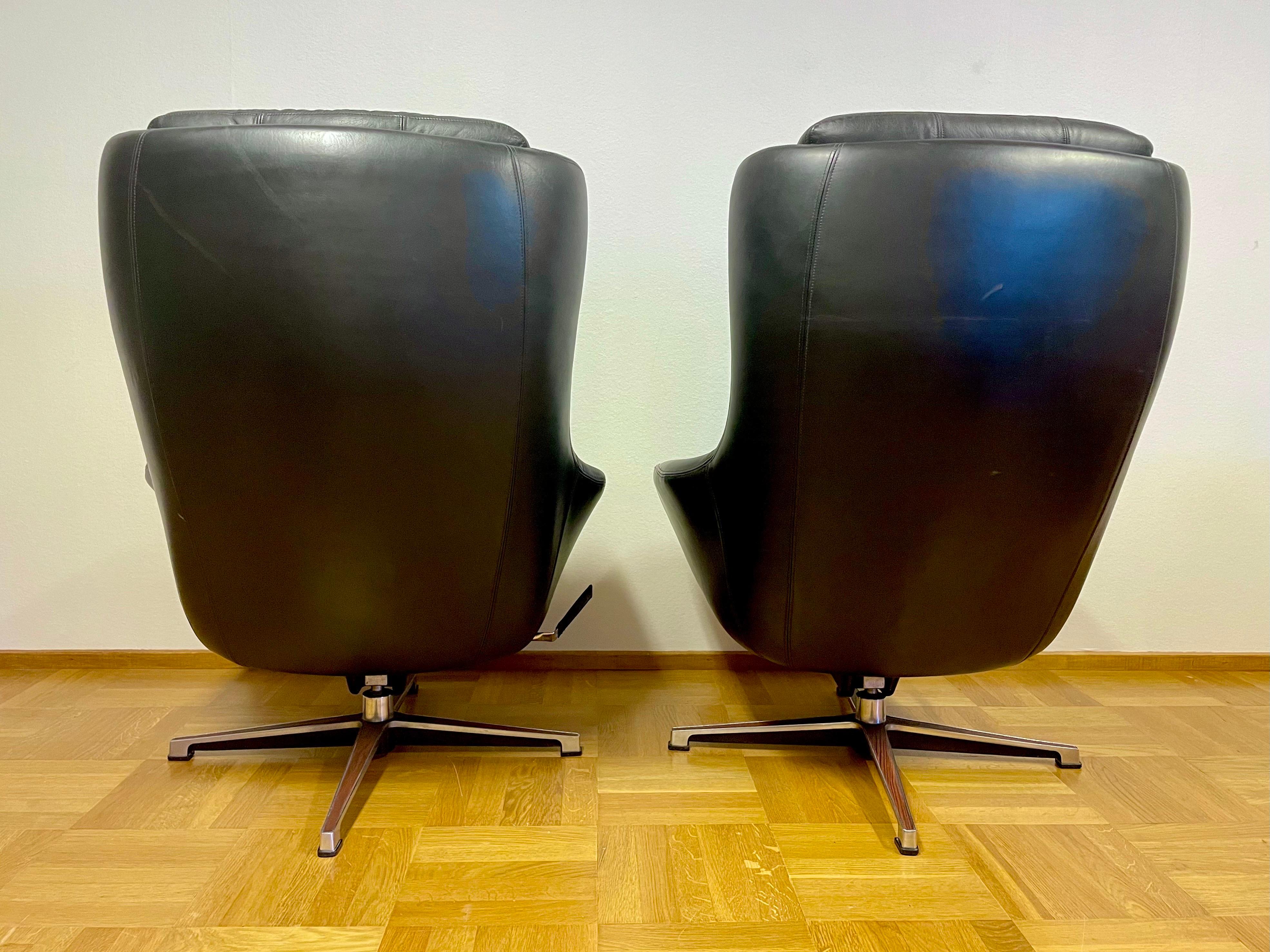 Mid-20th Century “Form 7” Swivel Chair in leather by Alf Svensson and Yngvar Sandström for Dux For Sale