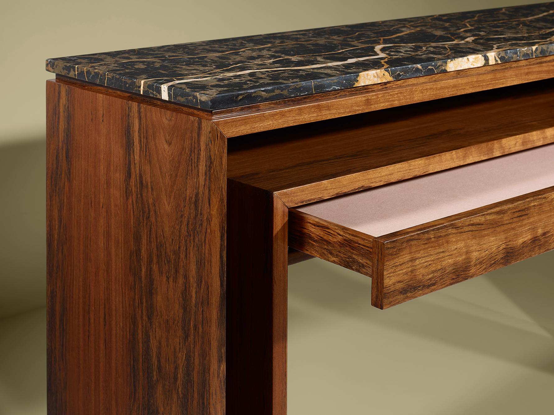 Table console contemporaine et personnalisable de forme avec plateau en marbre Saint Laurent en vente 6