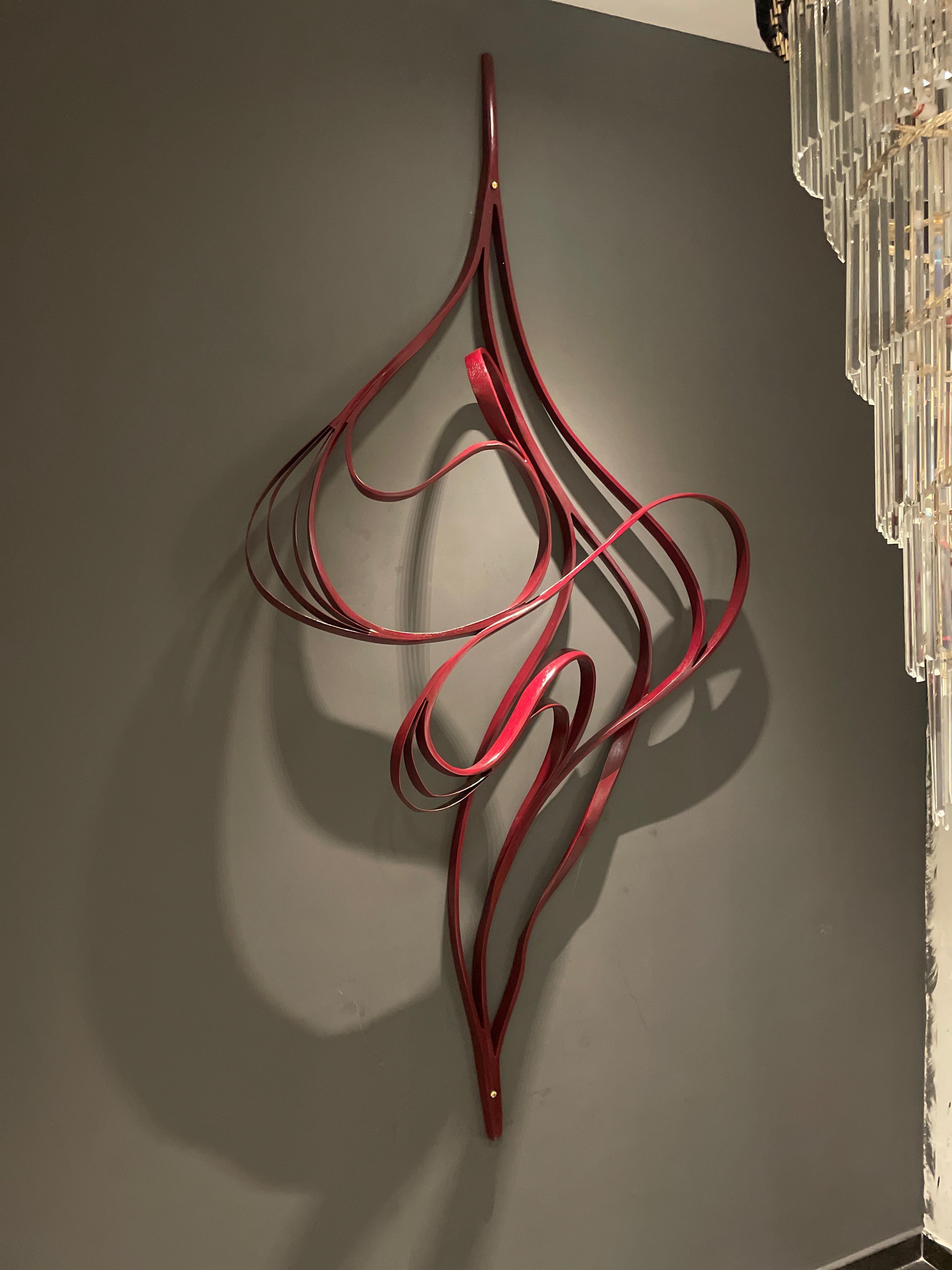 Asiatique Forme n° 8 de la série Vrksa de Raka Studio - Sculpture murale en bois de chêne rouge en vente
