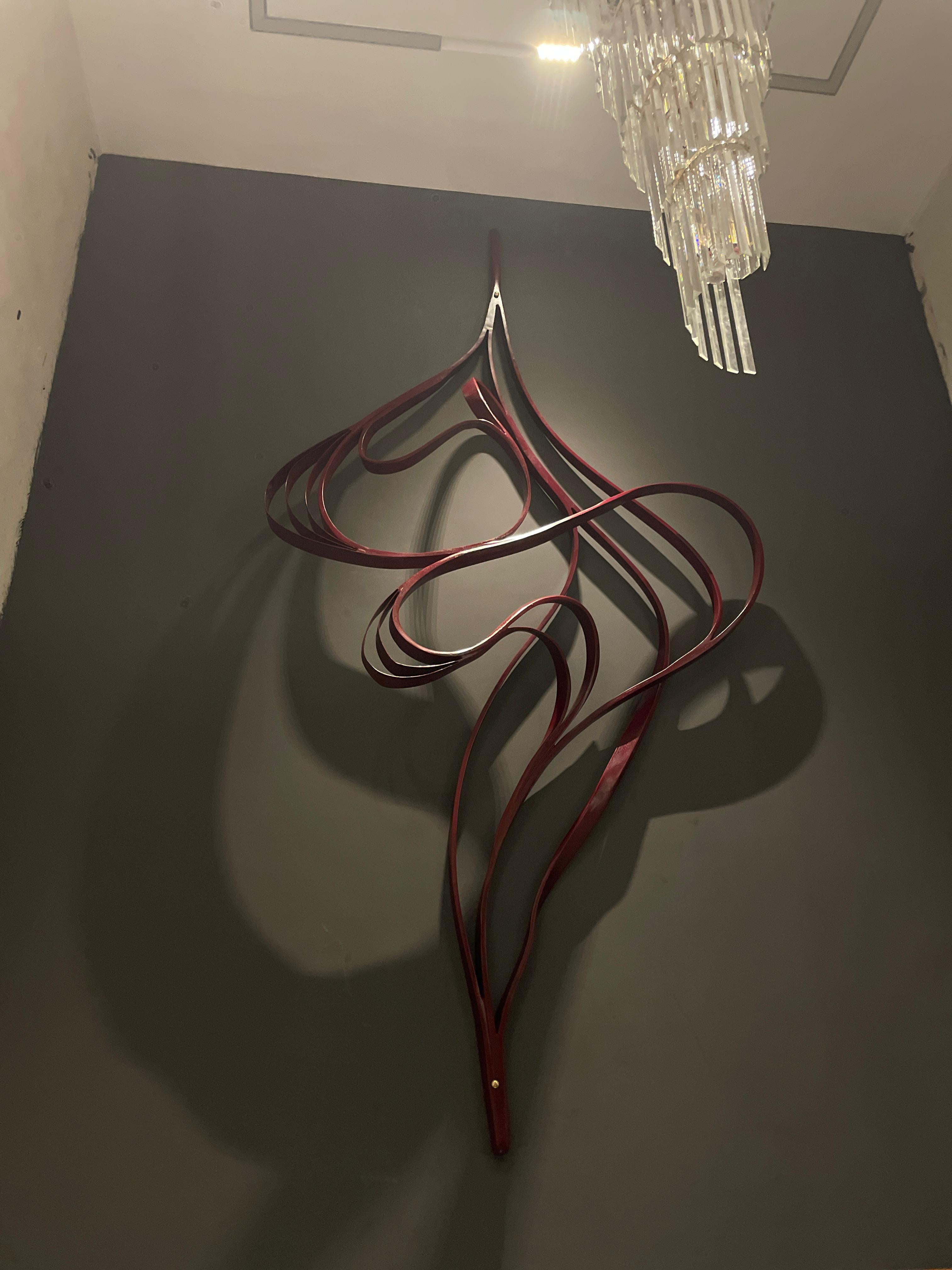 Travail du bois Forme n° 8 de la série Vrksa de Raka Studio - Sculpture murale en bois de chêne rouge en vente