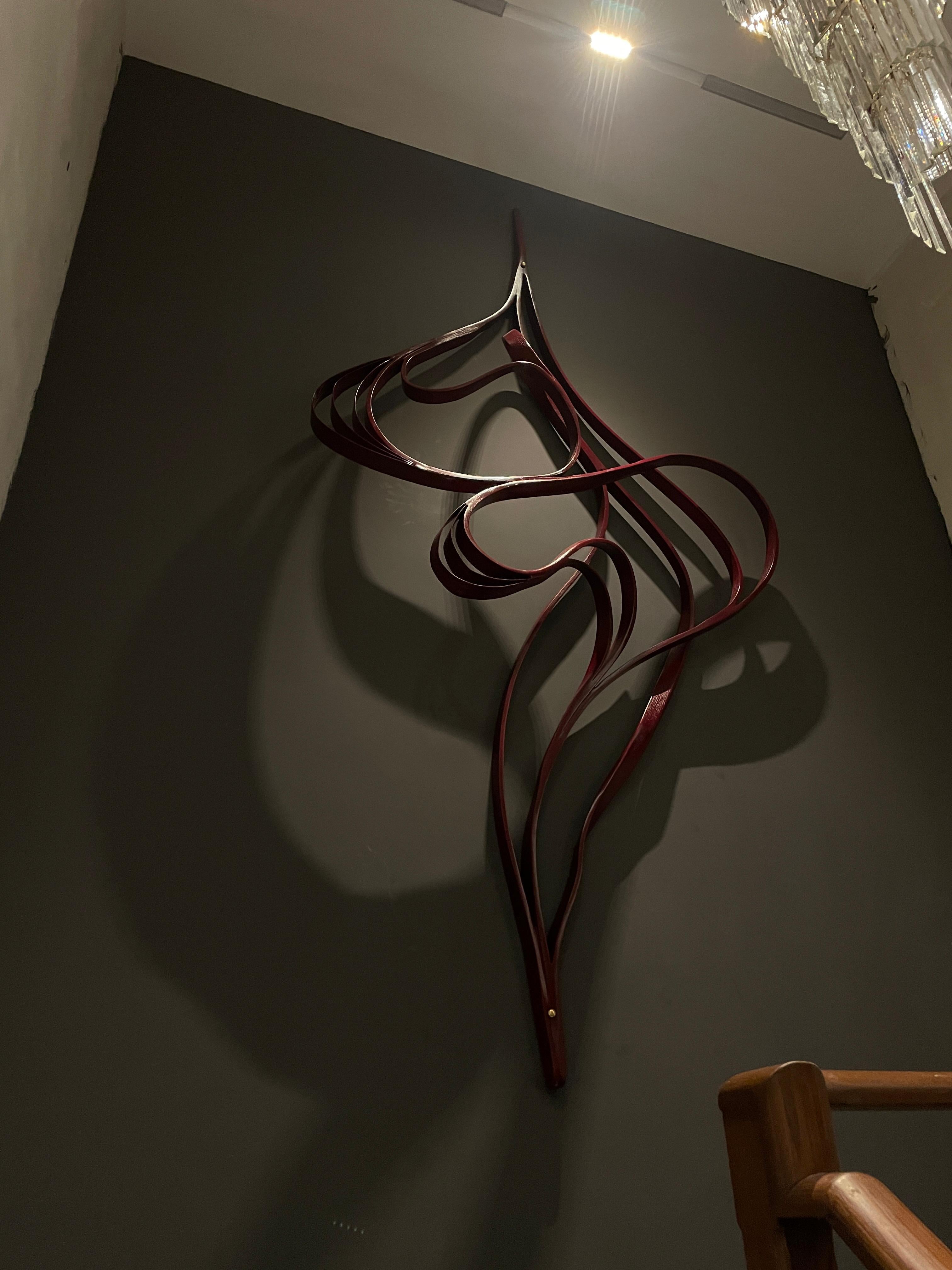 Forme n° 8 de la série Vrksa de Raka Studio - Sculpture murale en bois de chêne rouge Neuf - En vente à Cape Girardeau, MO