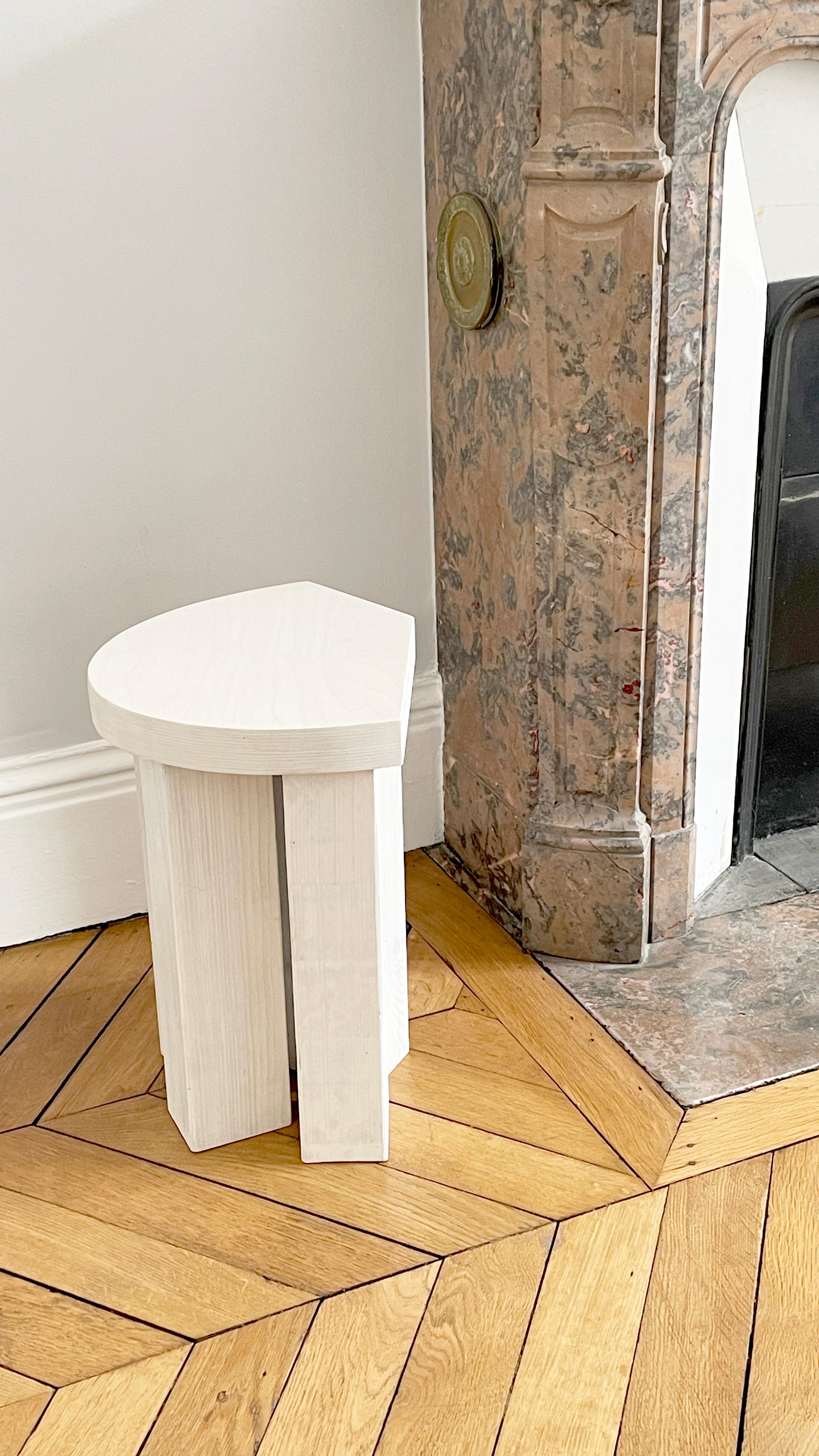 XXIe siècle et contemporain Table d'appoint à tabouret en bois blanc Form par Goons en vente