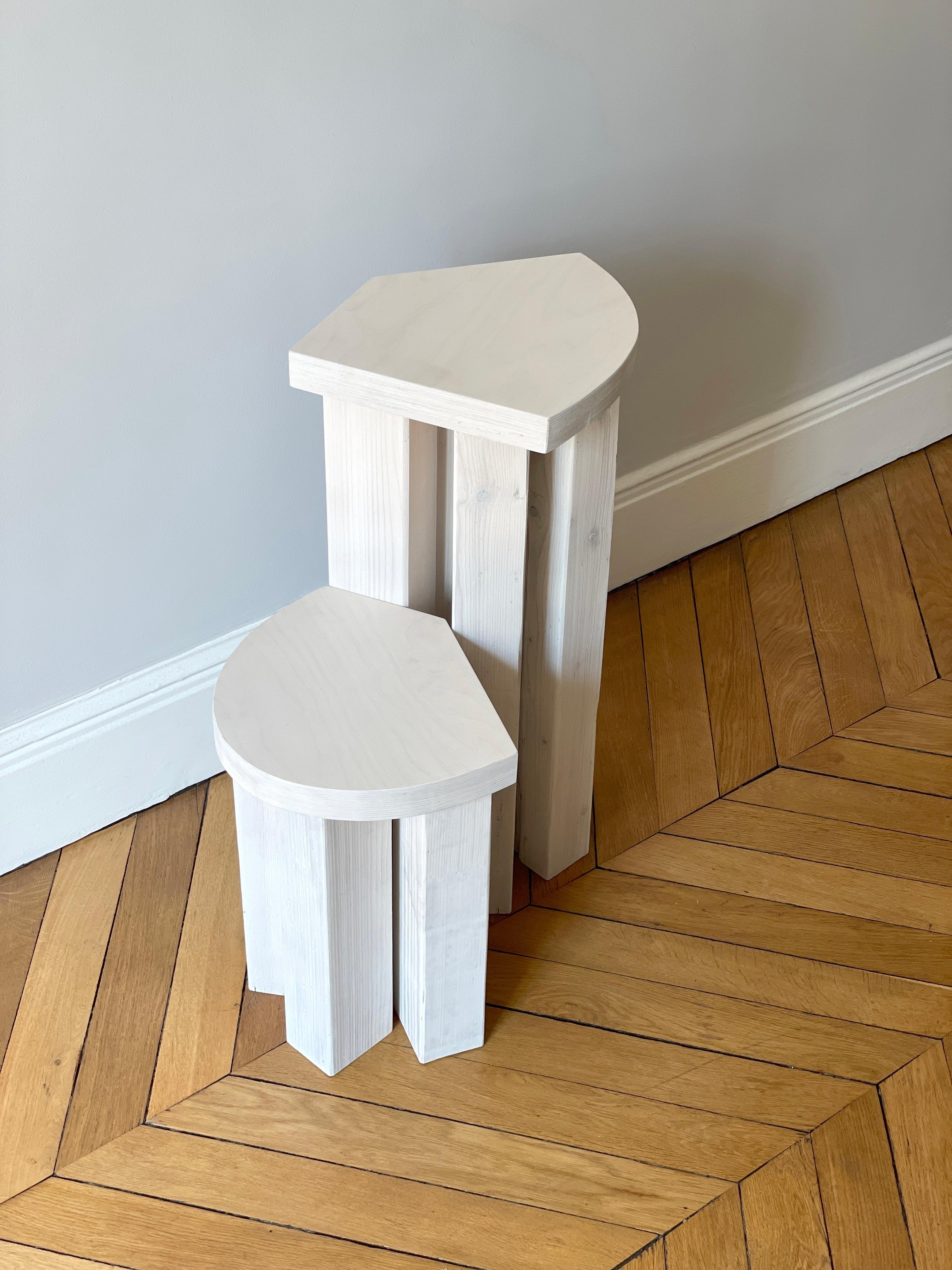 Table d'appoint à tabouret en bois blanc Form par Goons en vente 2