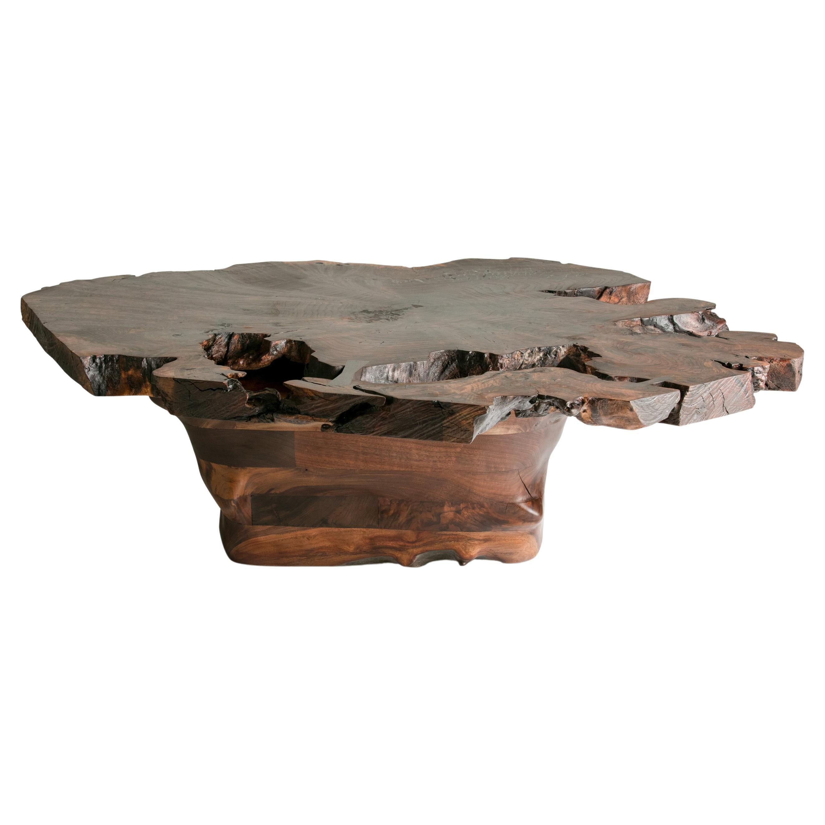 Tisch 004 aus Claro-Walnussholz mit Gabon-Ebenholzdetails