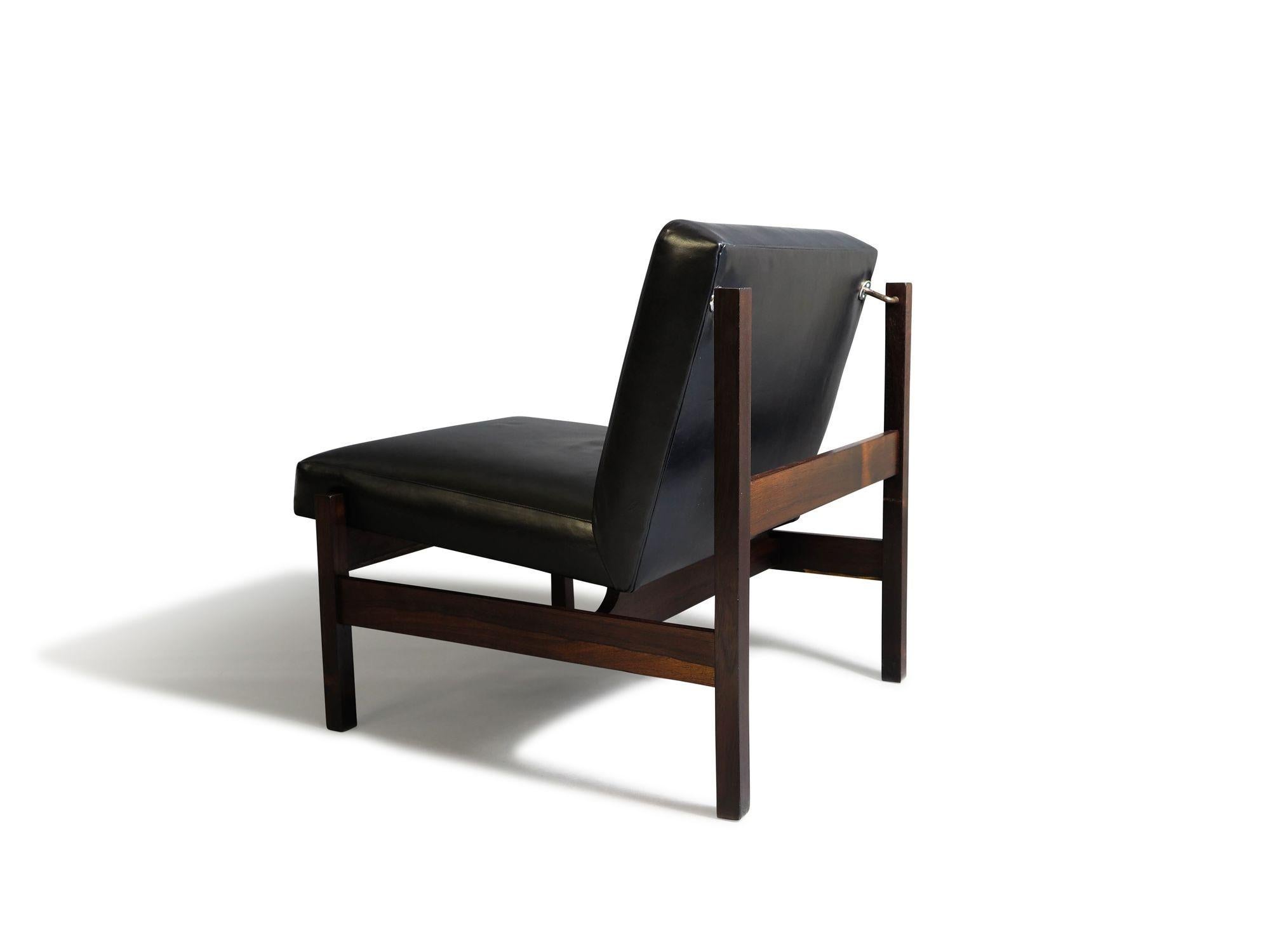 Brazilian Forma Brazil Rosewood Lounge Chairs in Black Leather For Sale