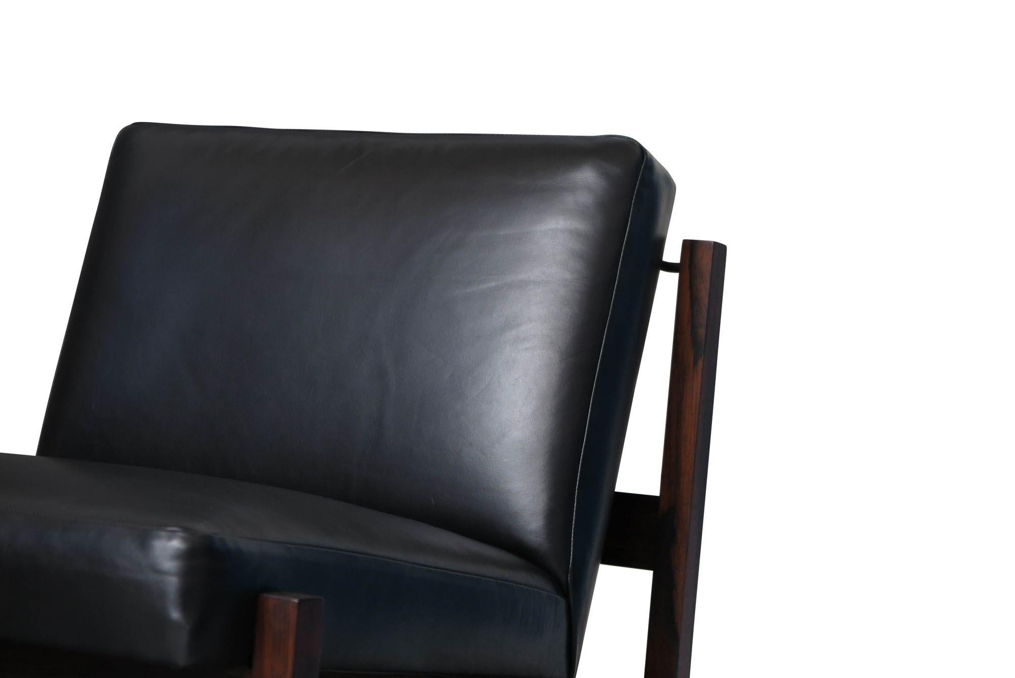 Forma Brazil Rosewood Lounge Chairs in Black Leather In Excellent Condition For Sale In Oakland, CA