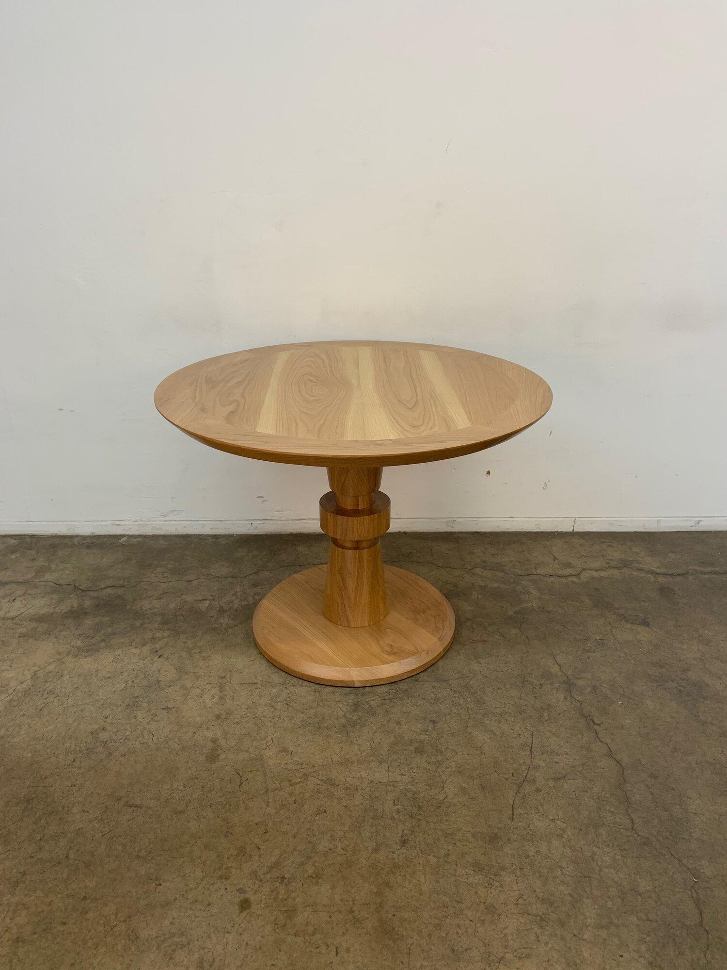 Forma Dining Table by Vintage On Point For Sale 1