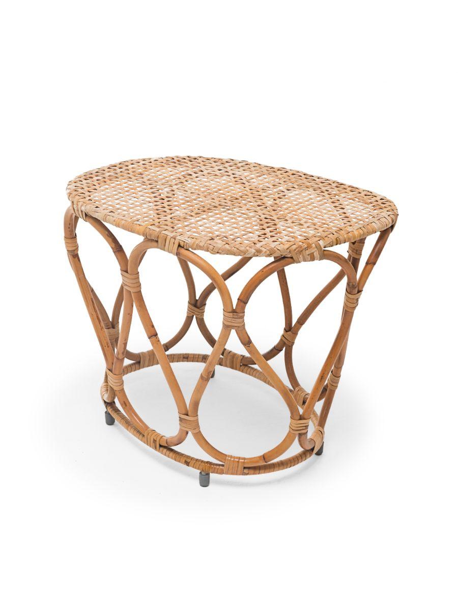 Forma end table by Kenneth Cobonpue
Materials: Rattan.
Also available for outdoors. 
Dimensions: 38 cm x 47 cm x H 40cm 

A contemporary collection perfect for both indoor and outdoor spaces, the balanced shape of the armchair and the daybed