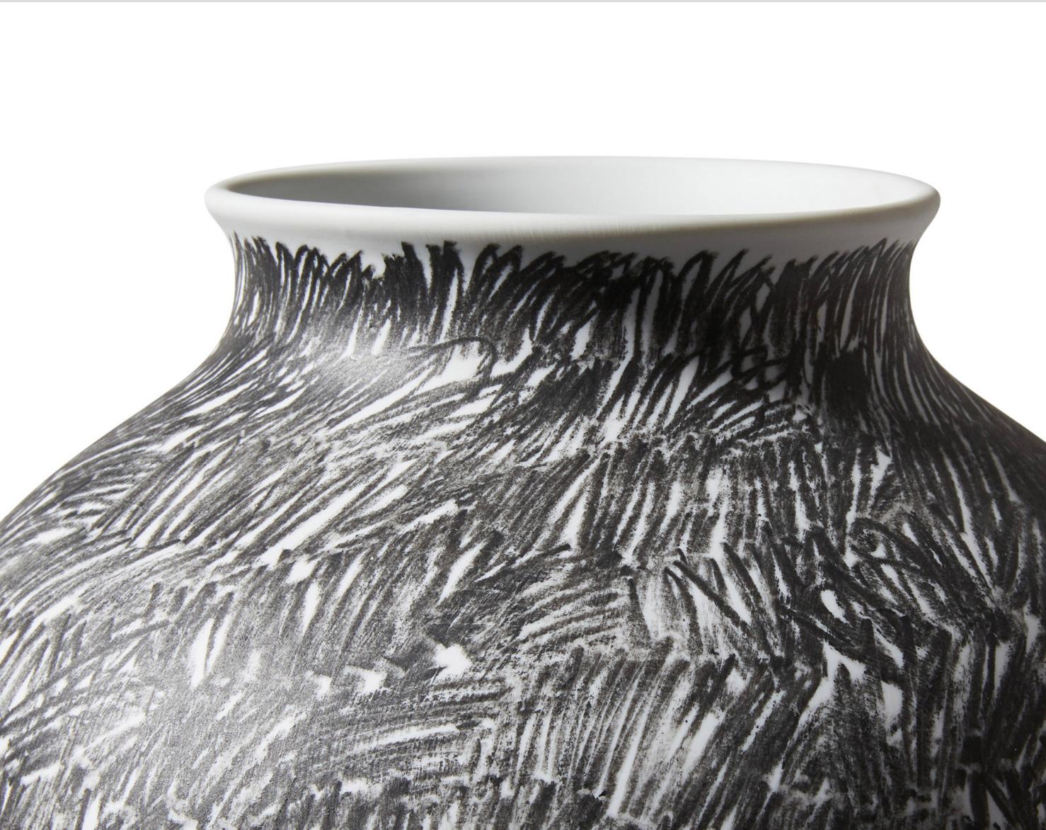 Formafantasma Post Scriptum Ad Orcino Tratto Misto Nero Vaso Per Cassina in vendita 1