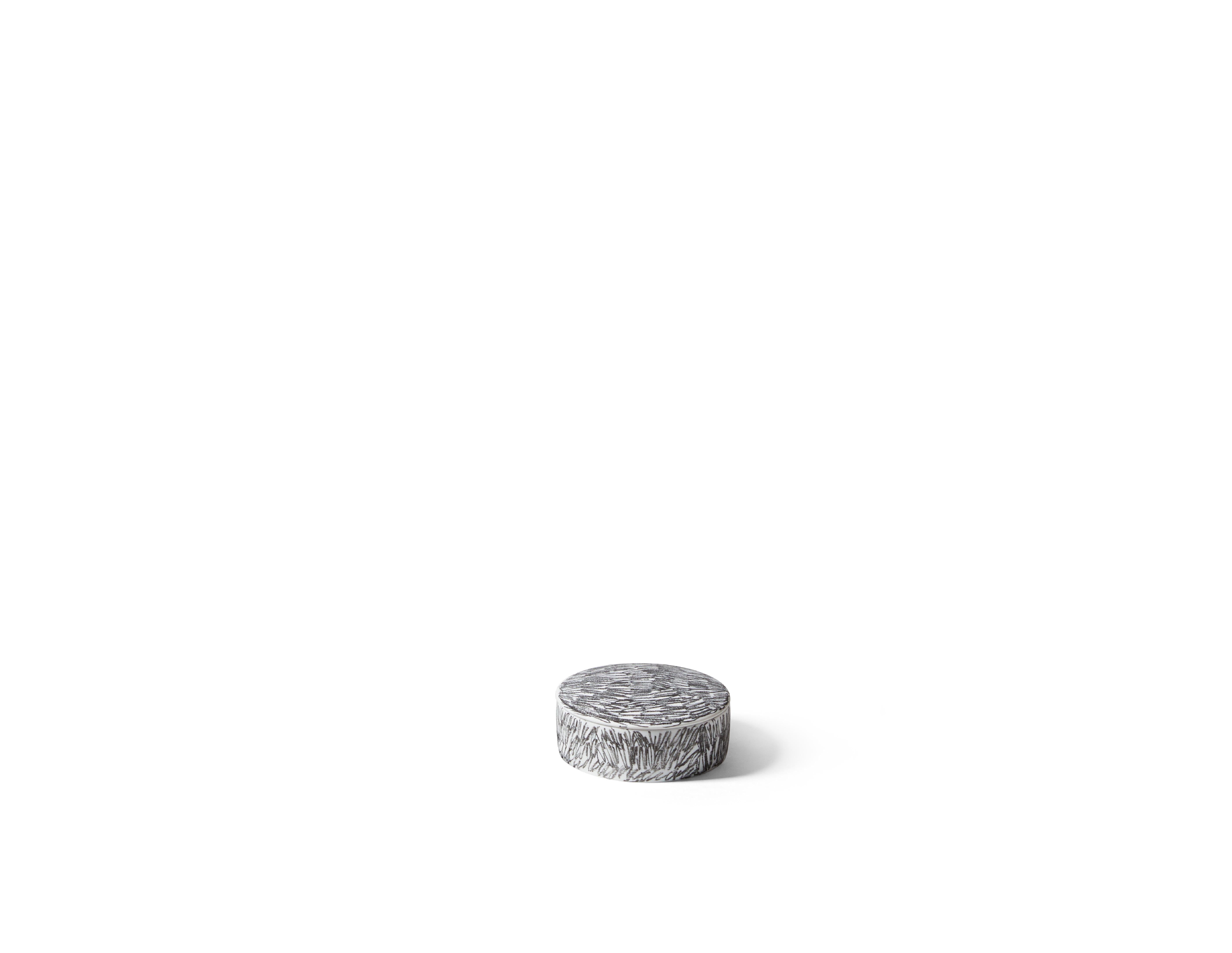 Italian Formafantasma Post Scriptum Round Box Tratto Misto Nero  Vase For Cassina For Sale