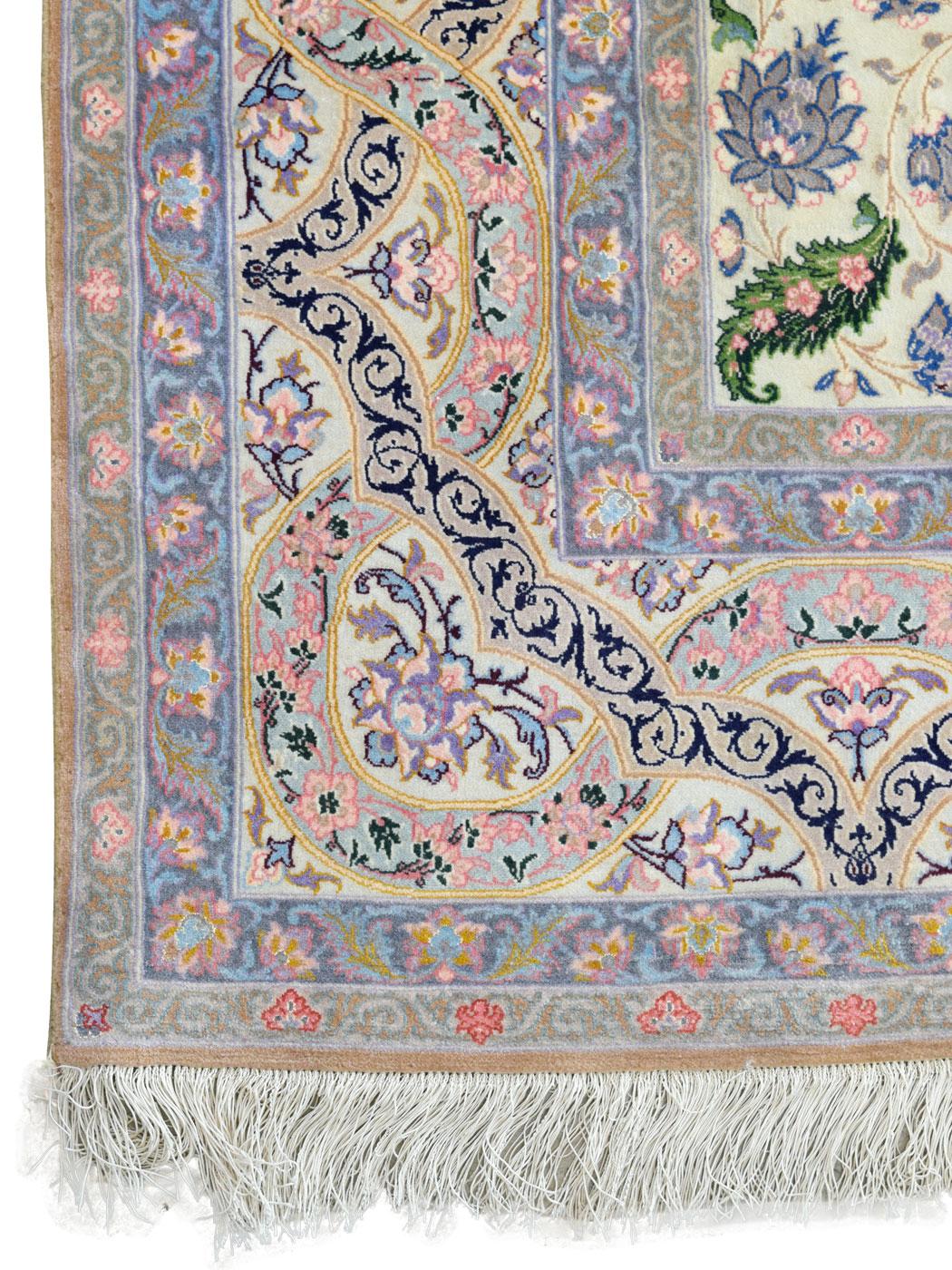 Handgeknüpfter persischer Isfahan-Teppich aus Wolle und Seide, lila und rosa, 5' x 7' (Persisch) im Angebot