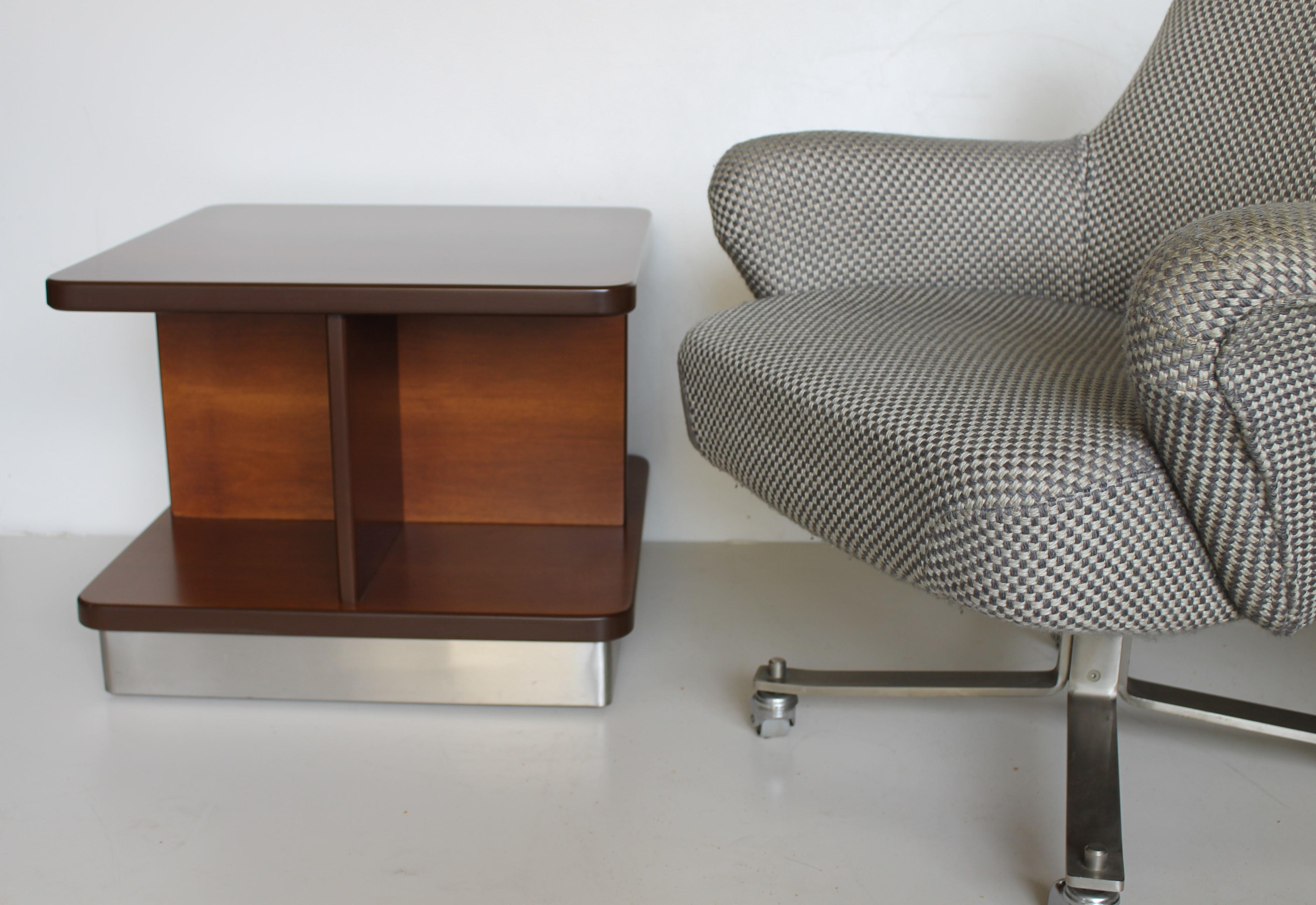 Late 20th Century Mid-Century Rosewood Italian Coffee or Sofas Table with Wheels by Formanova 70s. For Sale