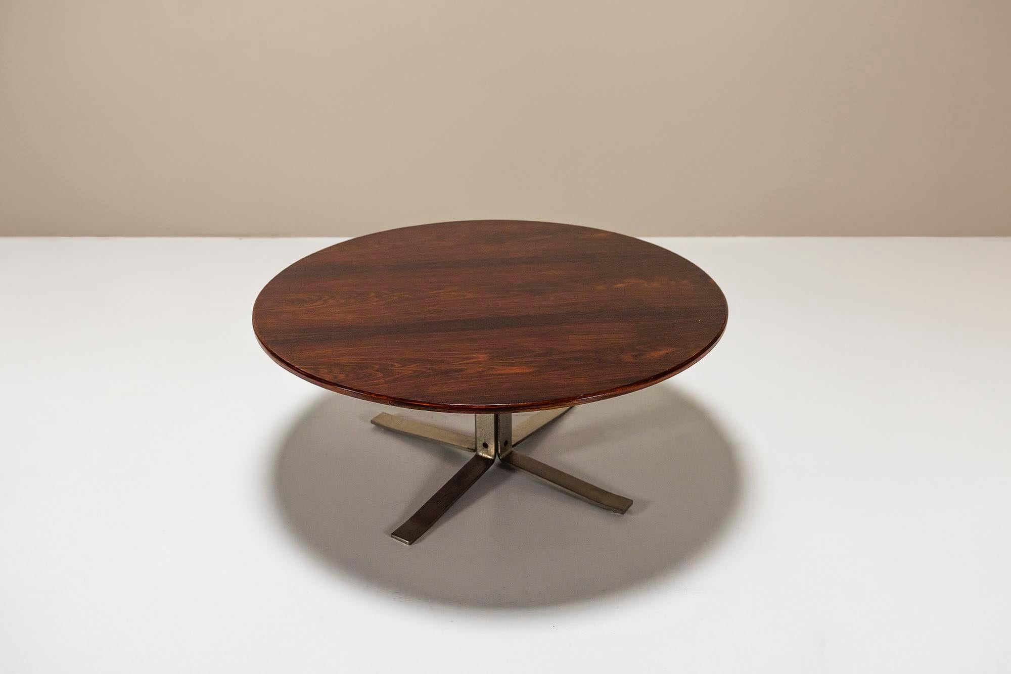 Formanova Coffee Table  in Rosewood Veneer and Metal, Italy 1960s For Sale 1