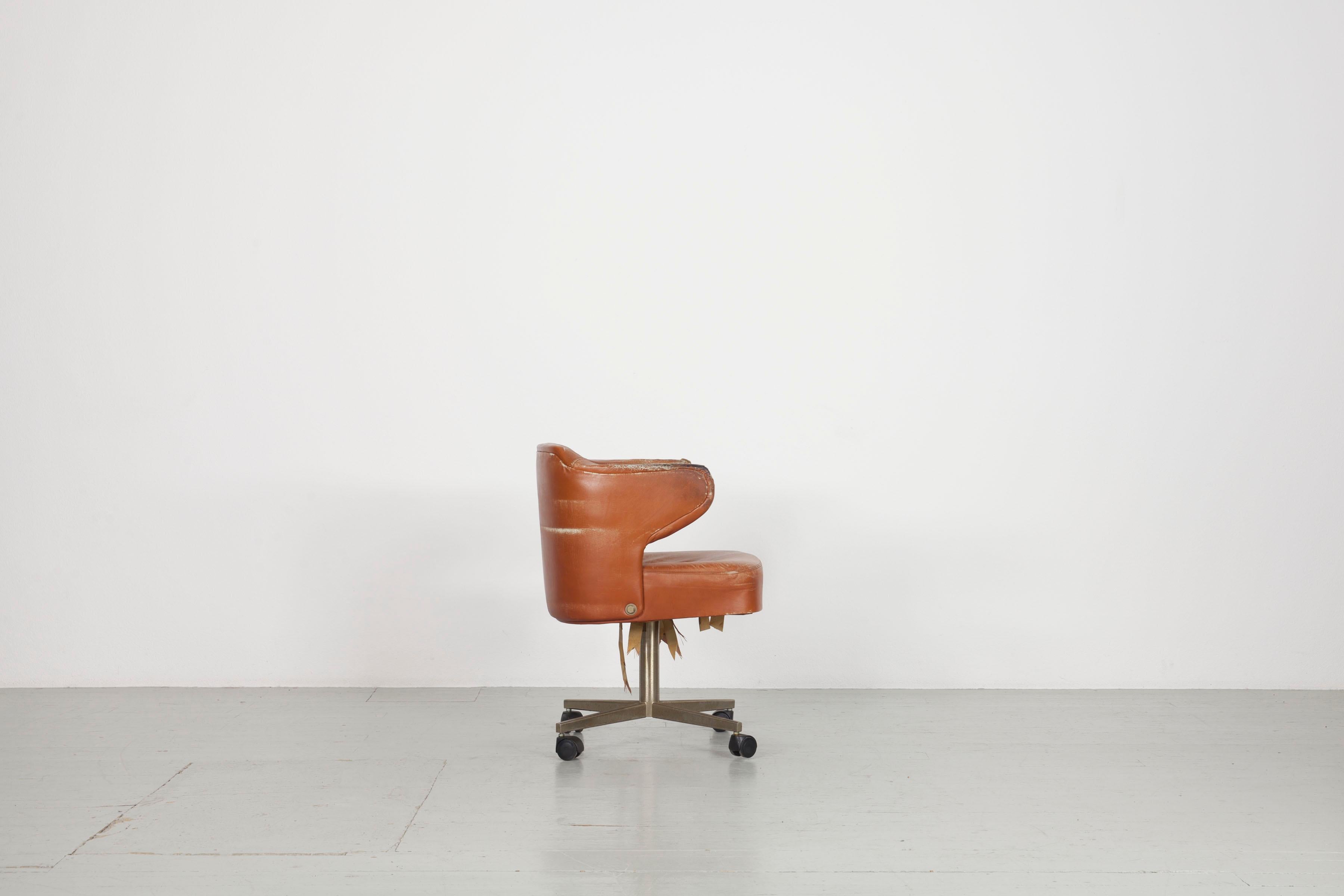 Mid-Century Modern Formanova Swivel Chair Modell Poney Designed by Gianni Moscatelli, 1960s For Sale